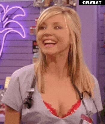 Sarah Chalke Image 2813474