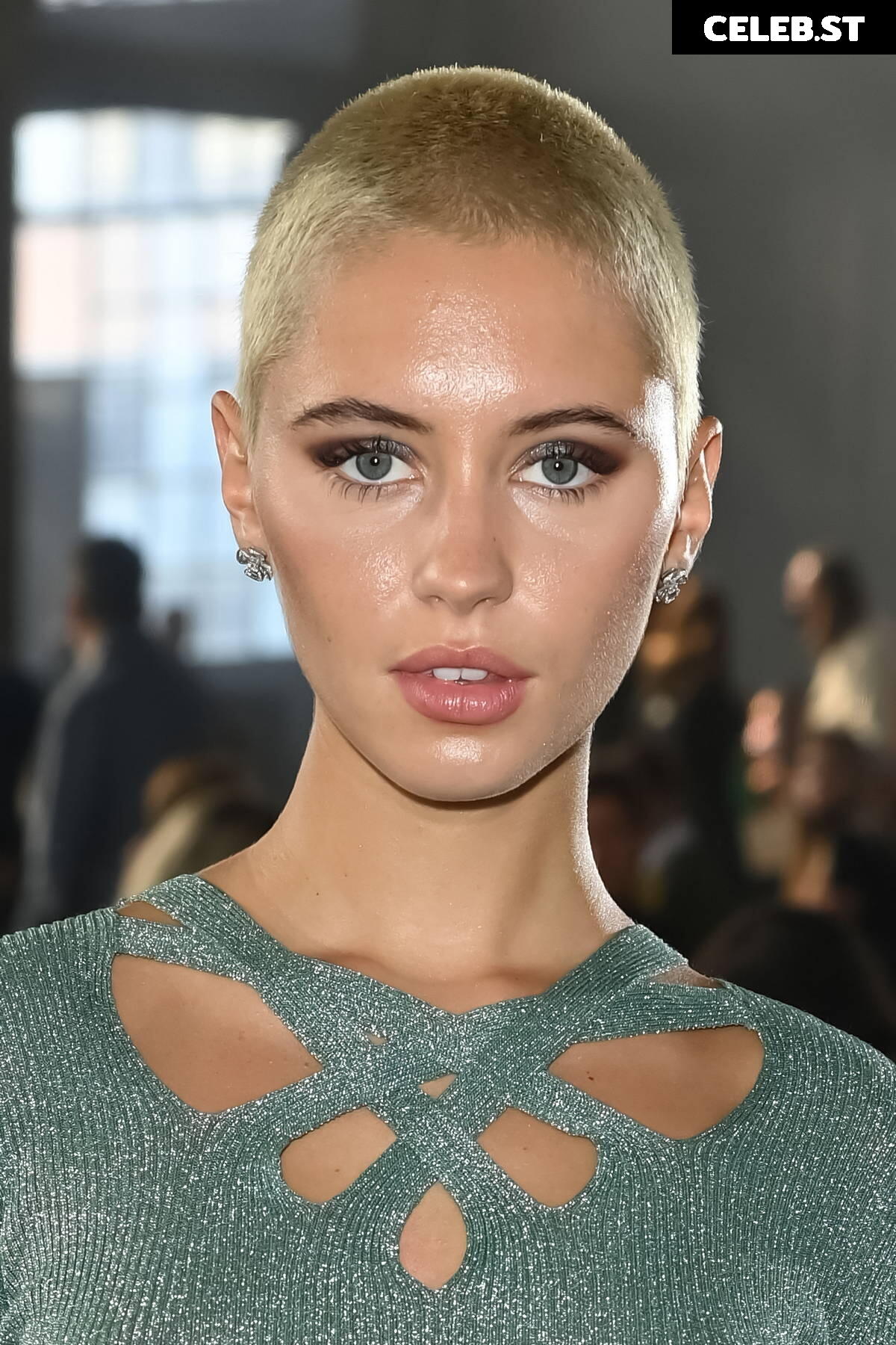 Iris Law Image 2819683