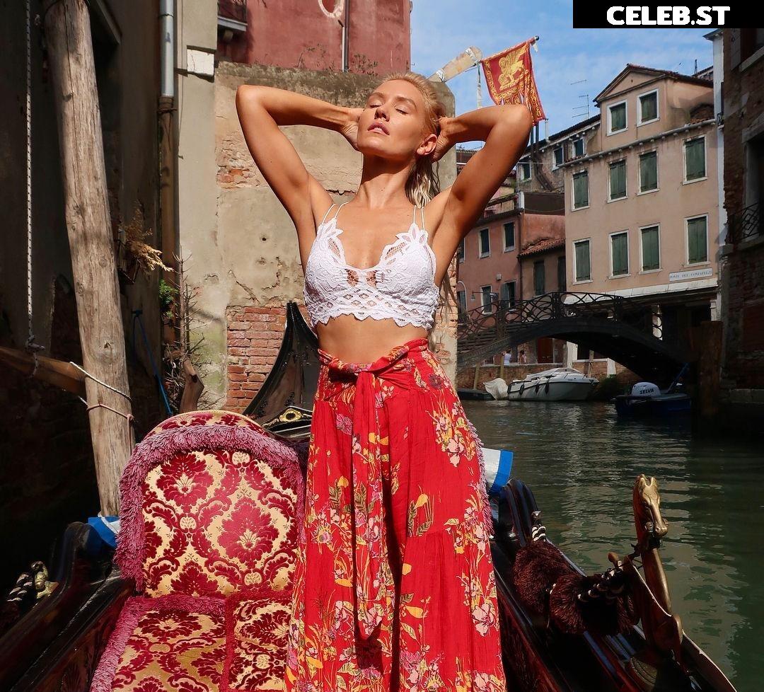 Nicky Whelan Image 2999394