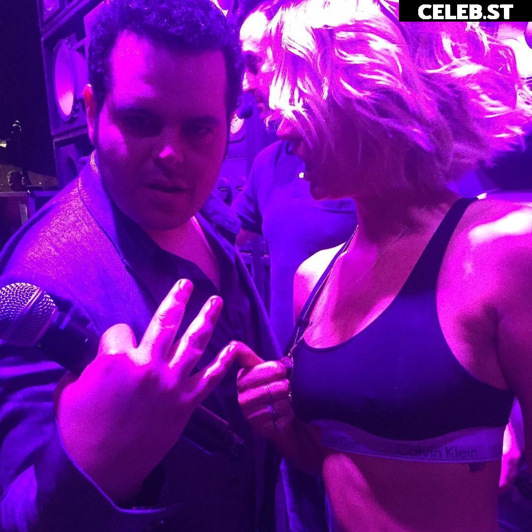 Kaley Cuoco Image 2999943