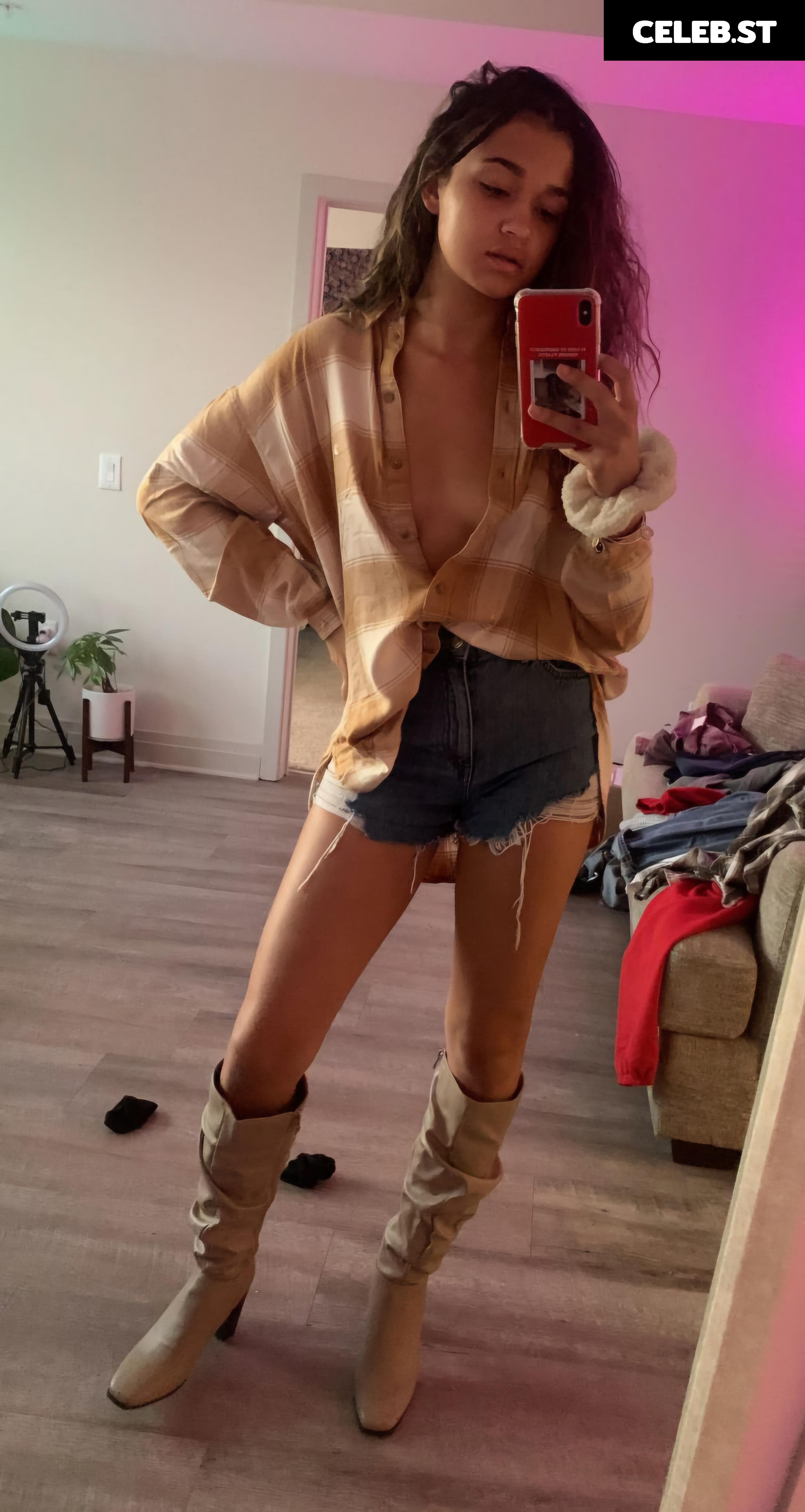 Madison Bailey Image 2976654