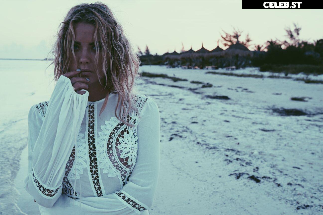 Ashley Benson Image 2912554