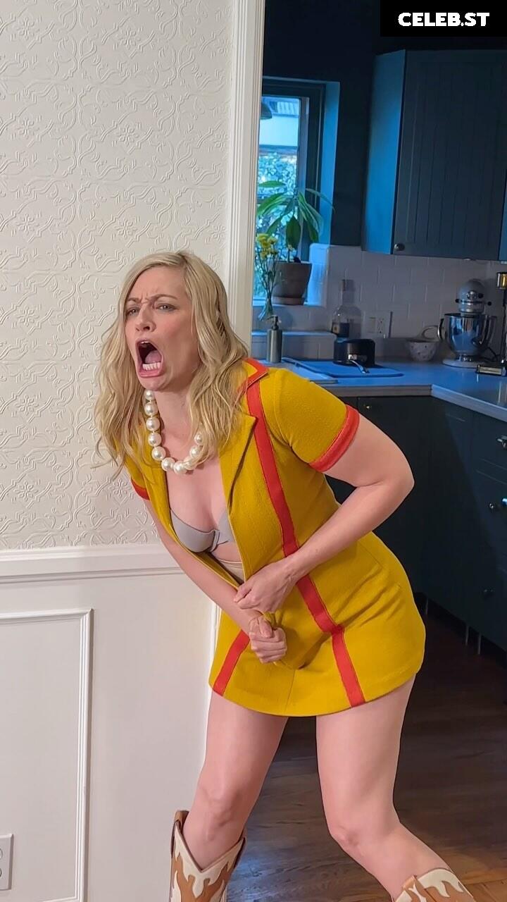 Beth Behrs Image 2913639