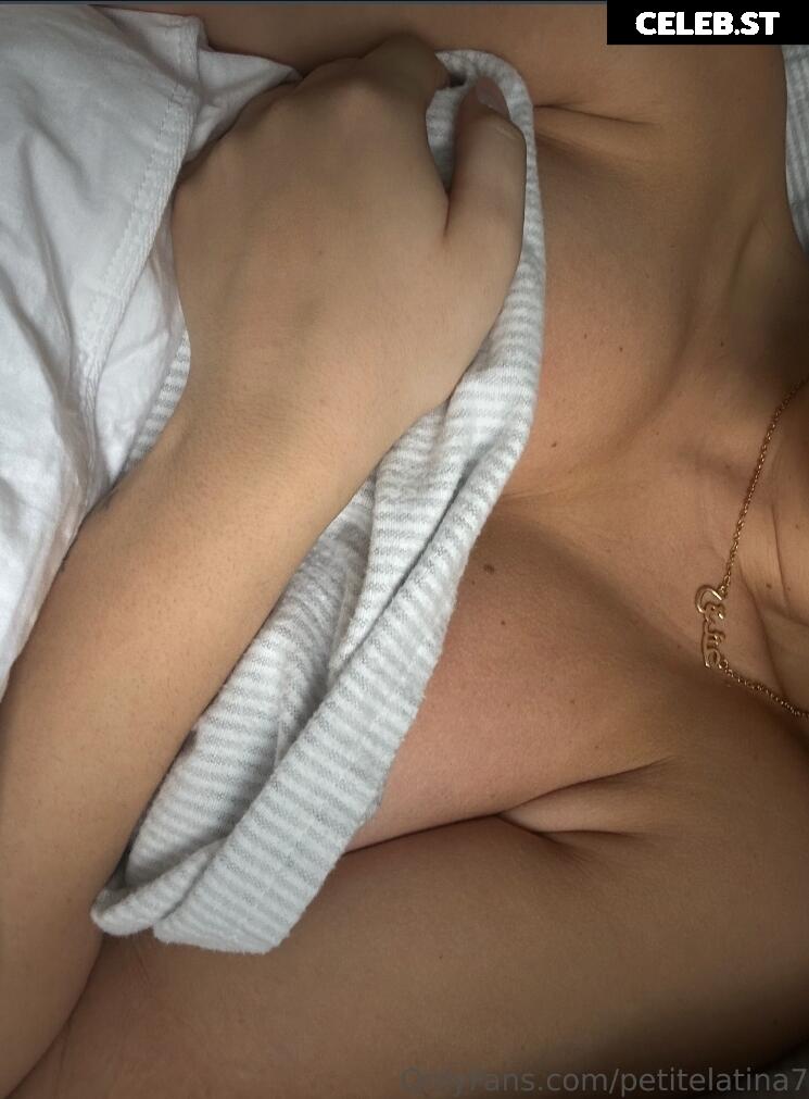Petitelatinaaa Image 290426