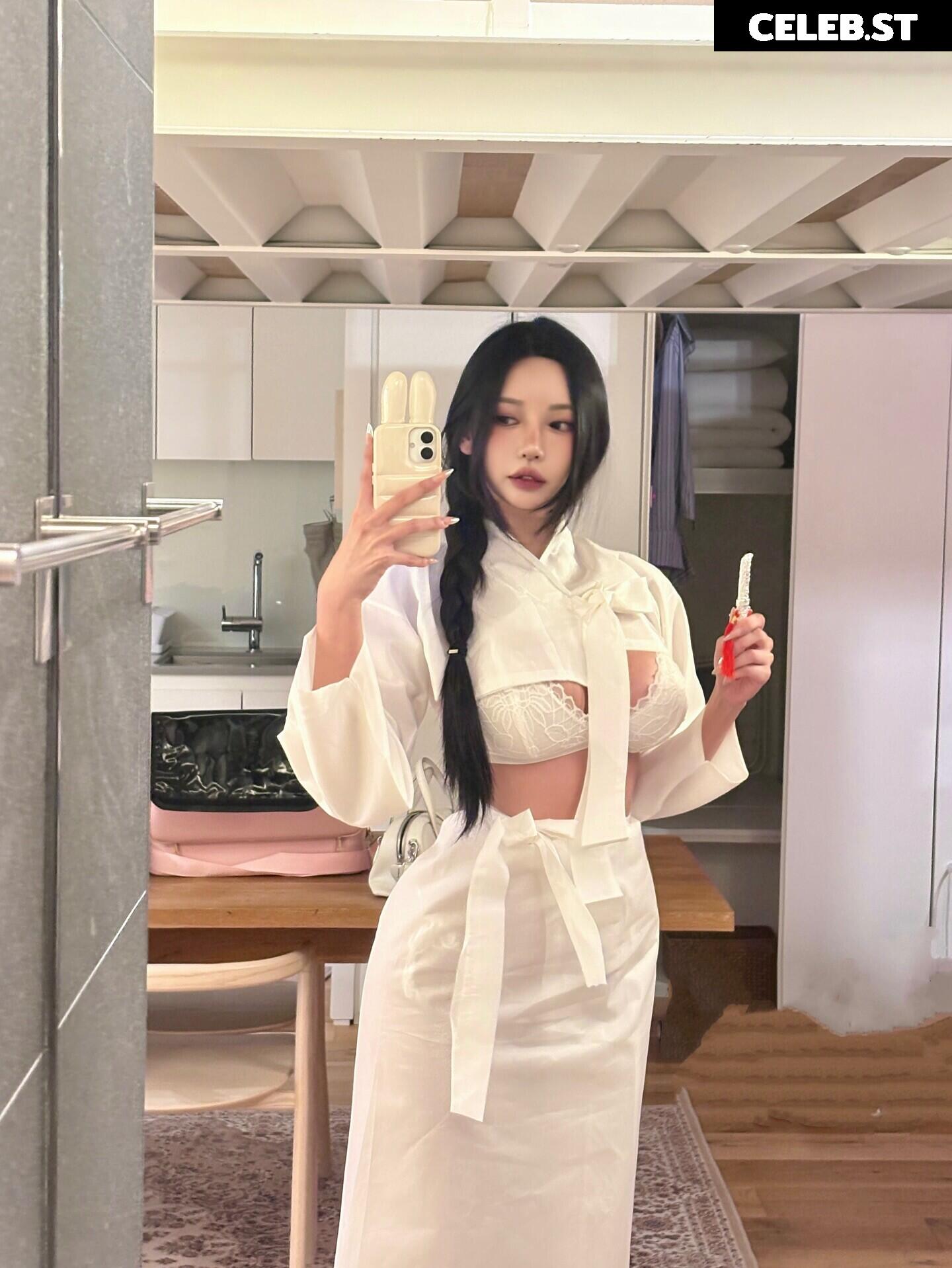 h___rvn | rvn1015 | 동그란 | Dongeuran Image 24925884