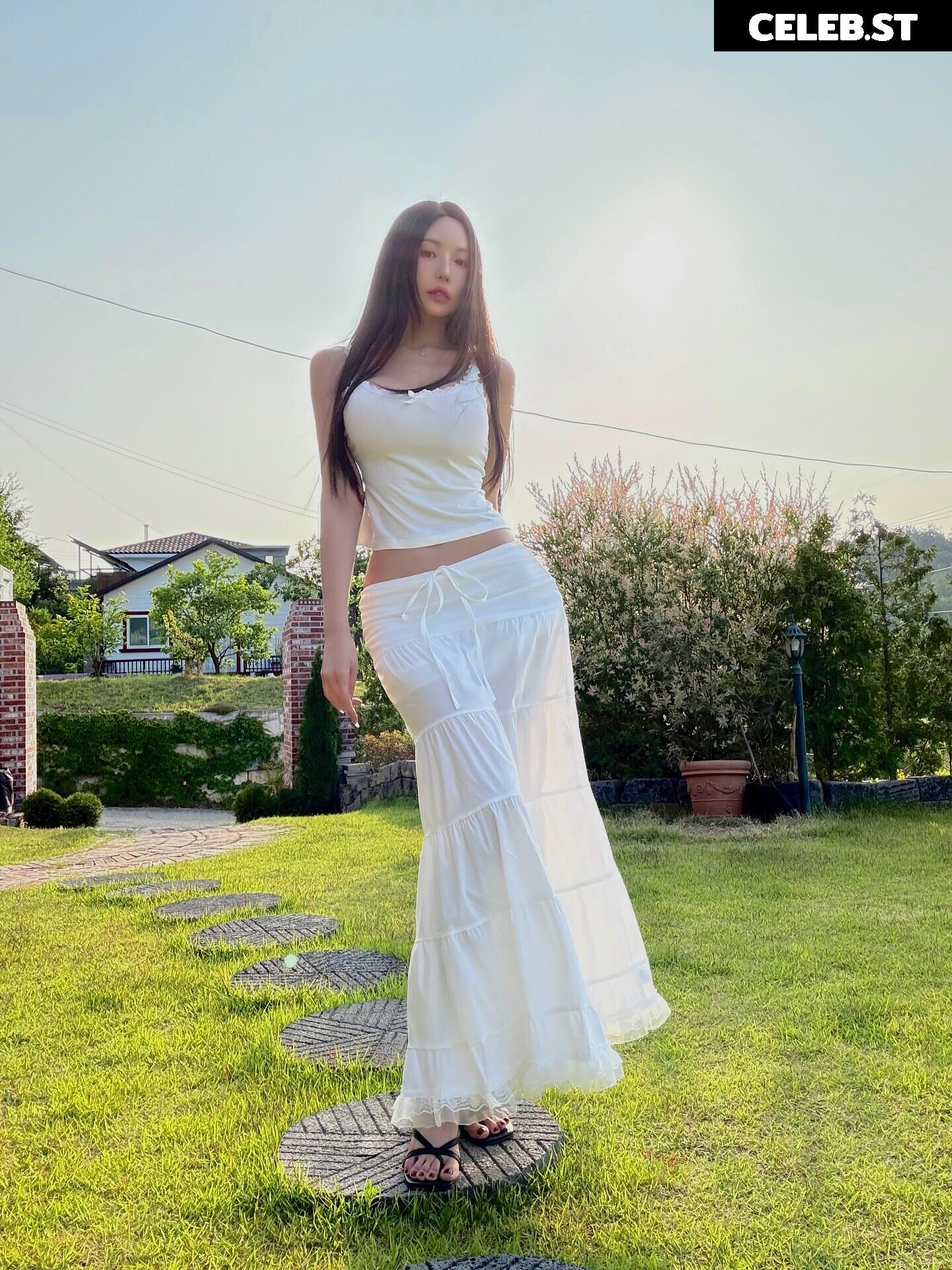 h___rvn | rvn1015 | 동그란 | Dongeuran Image 24925780