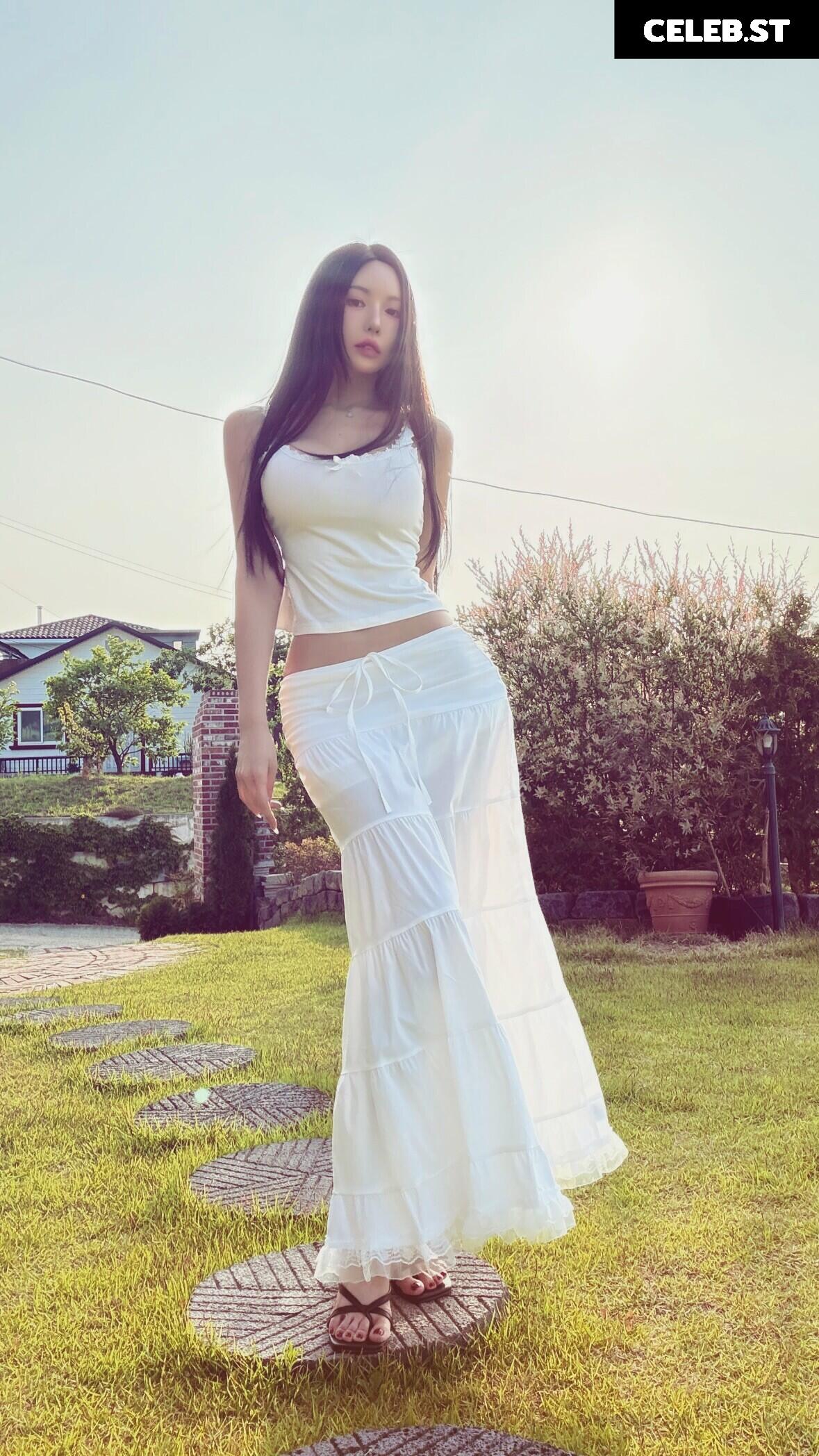 h___rvn | rvn1015 | 동그란 | Dongeuran Image 24925775