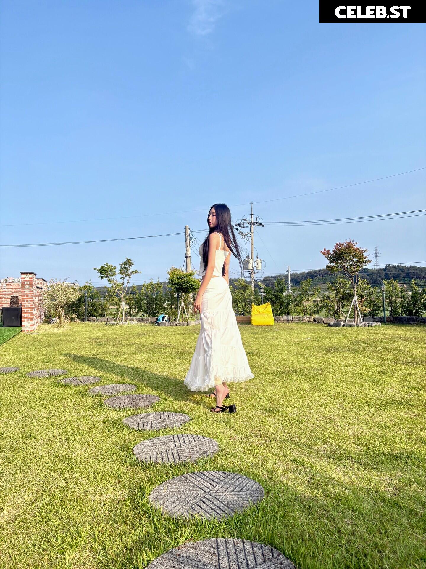 h___rvn | rvn1015 | 동그란 | Dongeuran Image 24925779