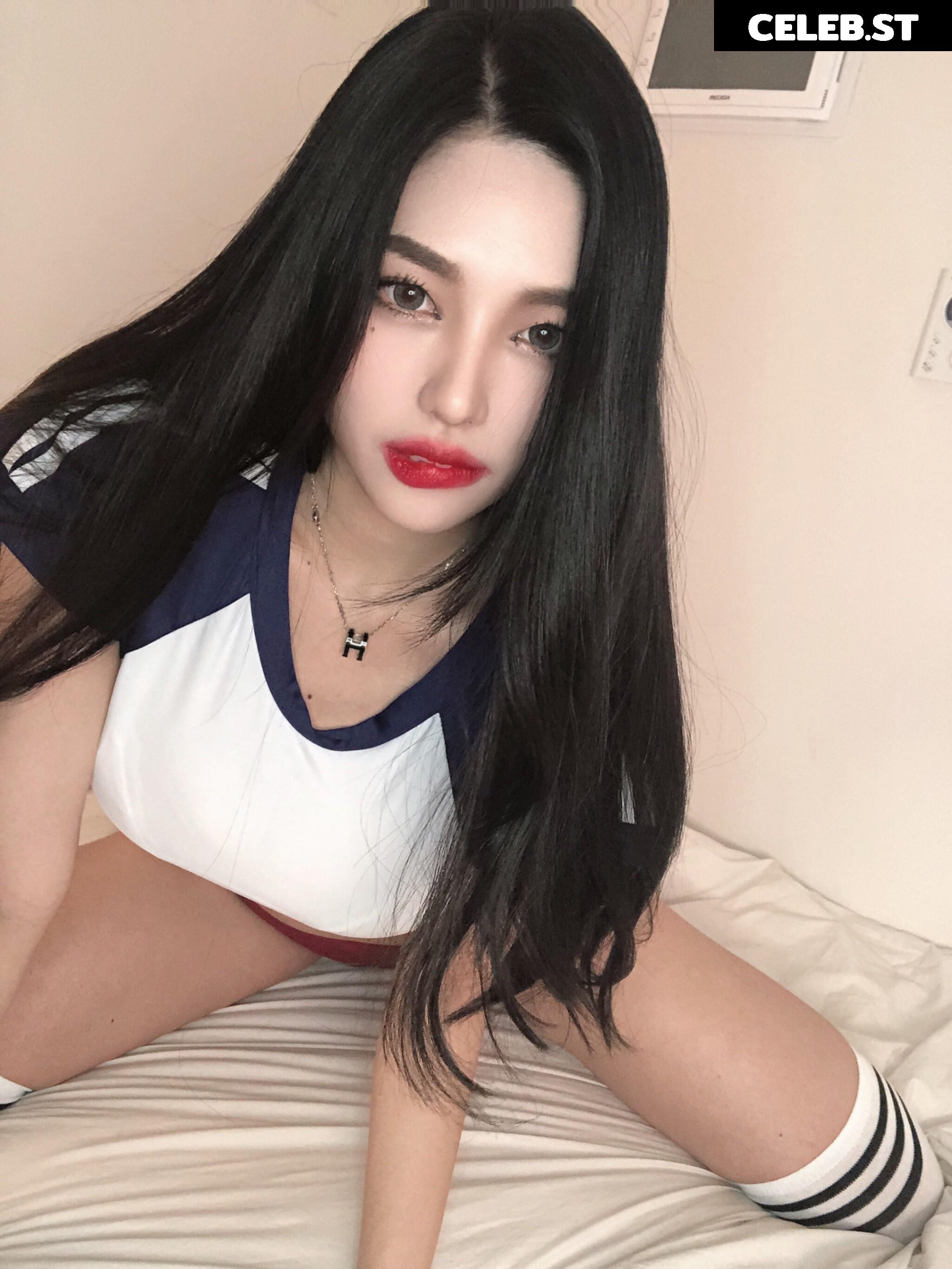 h___rvn | rvn1015 | 동그란 | Dongeuran Image 24927435