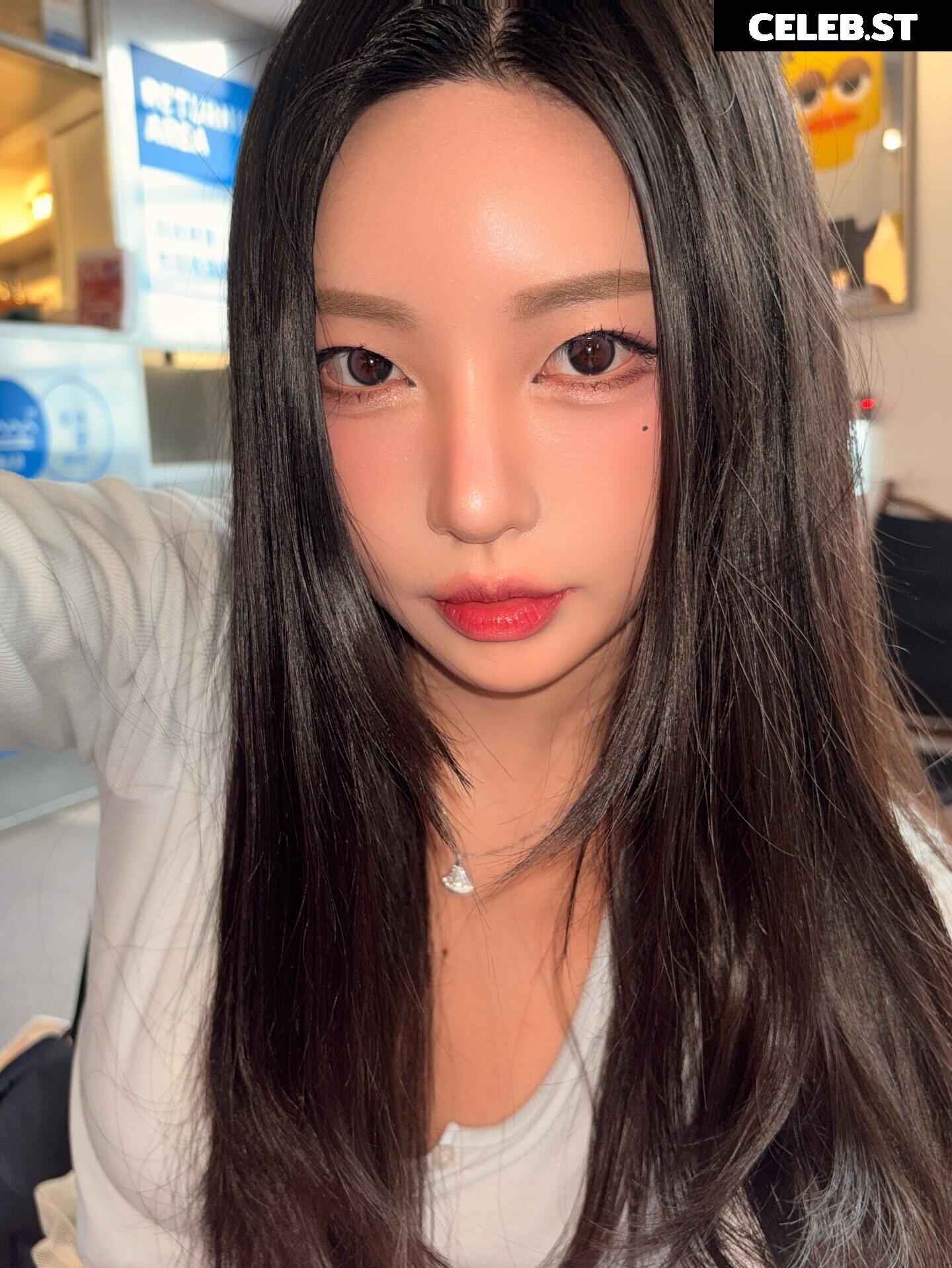 h___rvn | rvn1015 | 동그란 | Dongeuran Image 24926417