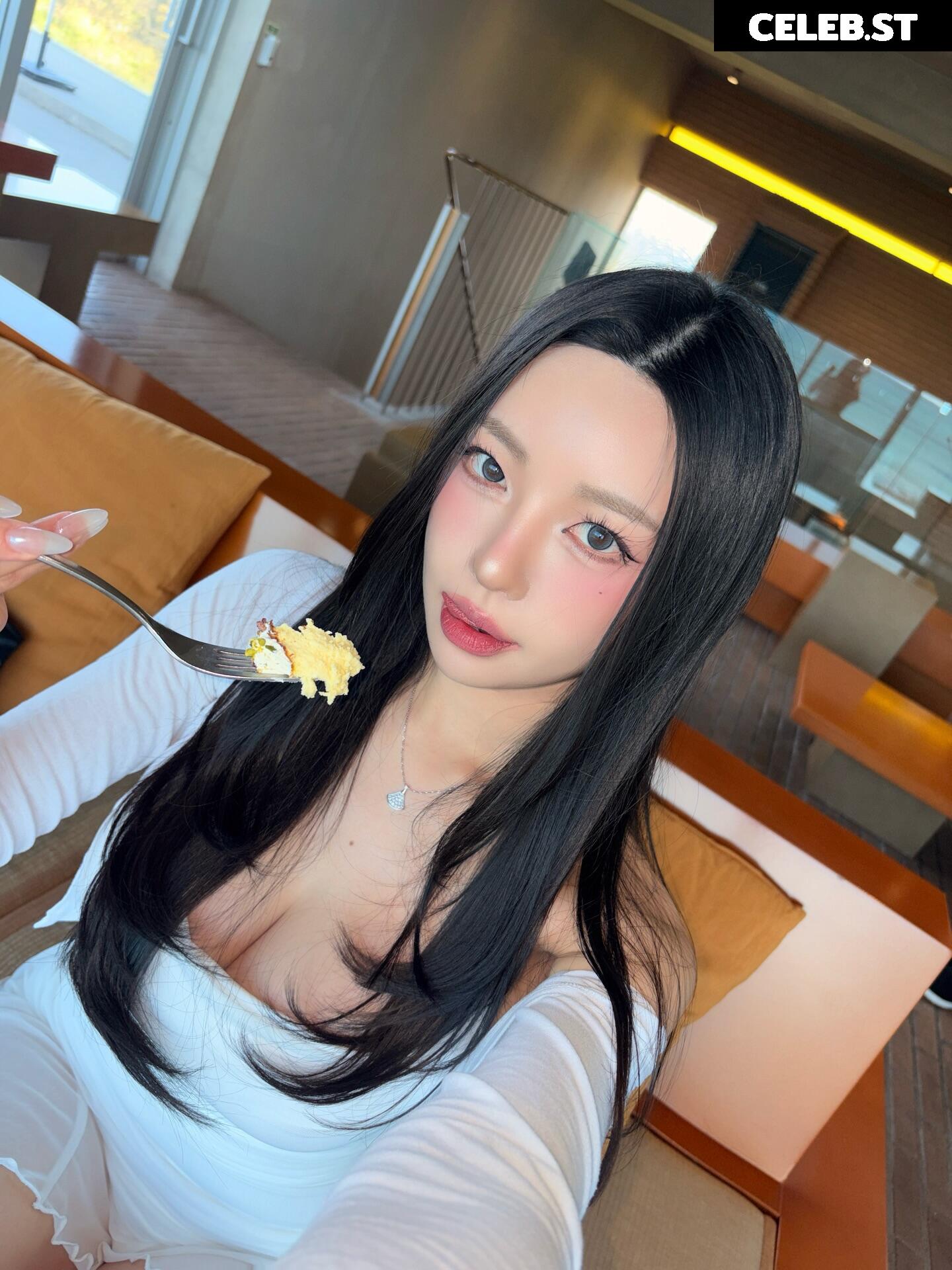 h___rvn | rvn1015 | 동그란 | Dongeuran Image 24926744