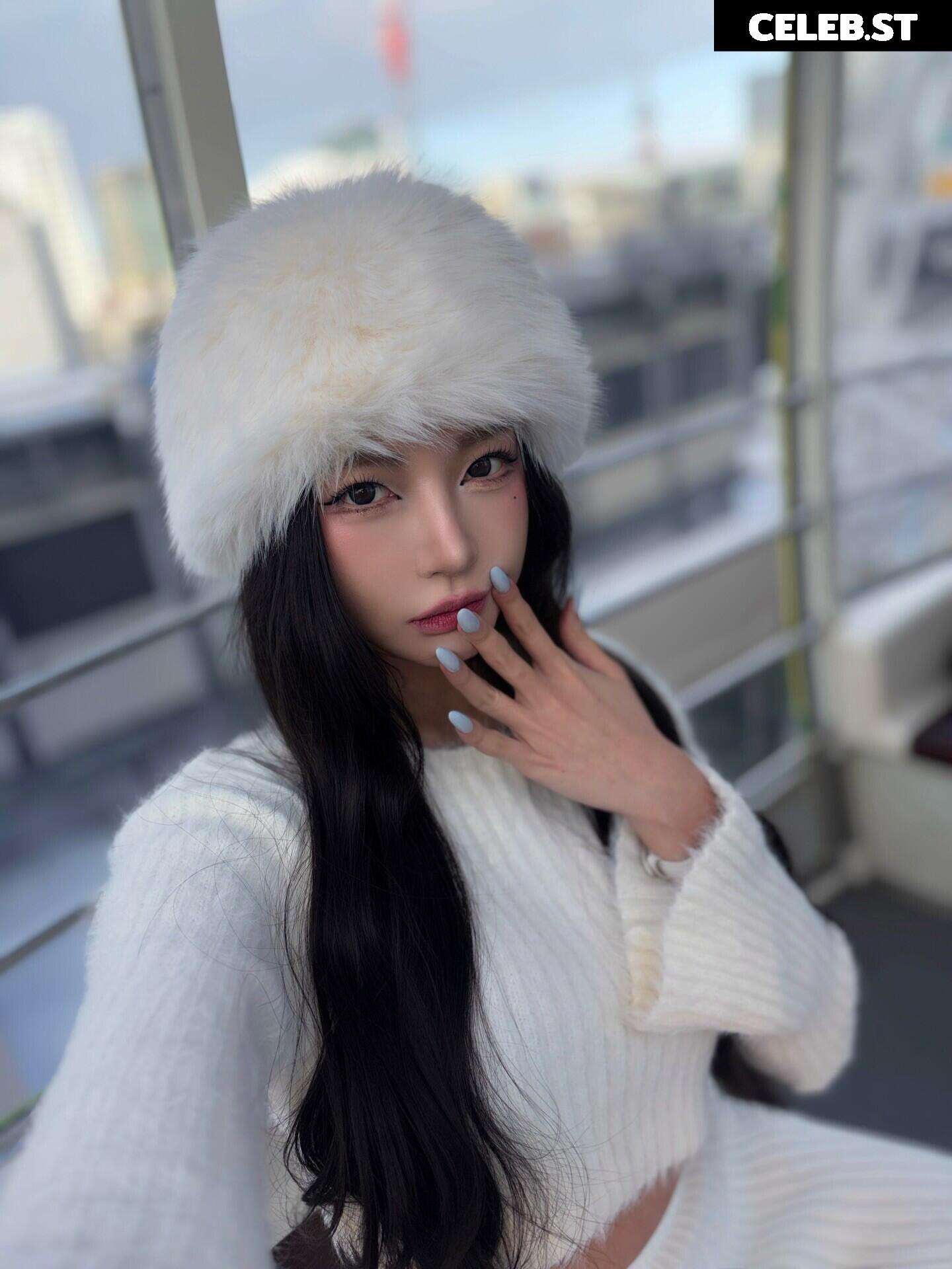 h___rvn | rvn1015 | 동그란 | Dongeuran Image 24926329