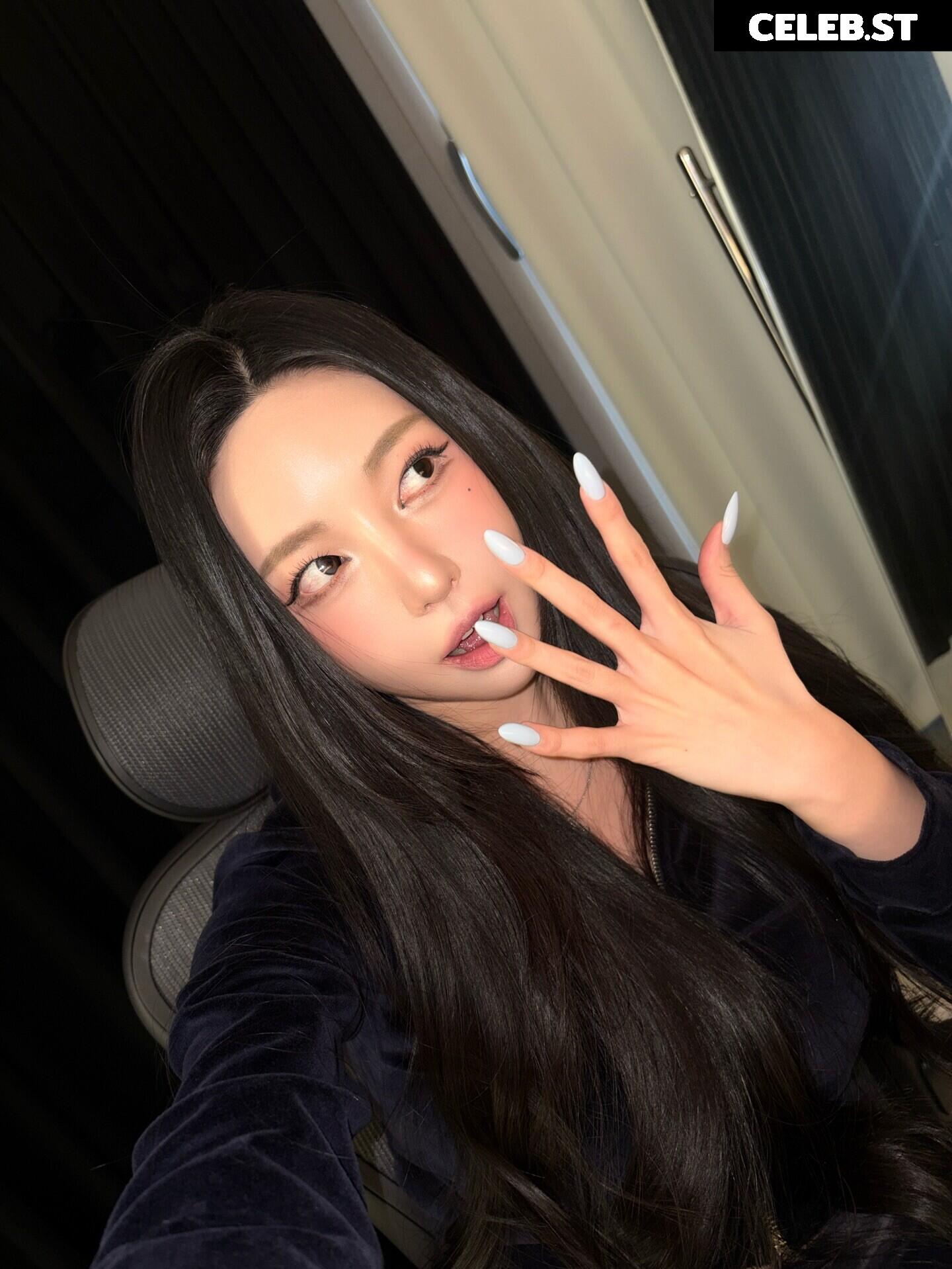 h___rvn | rvn1015 | 동그란 | Dongeuran Image 24926317
