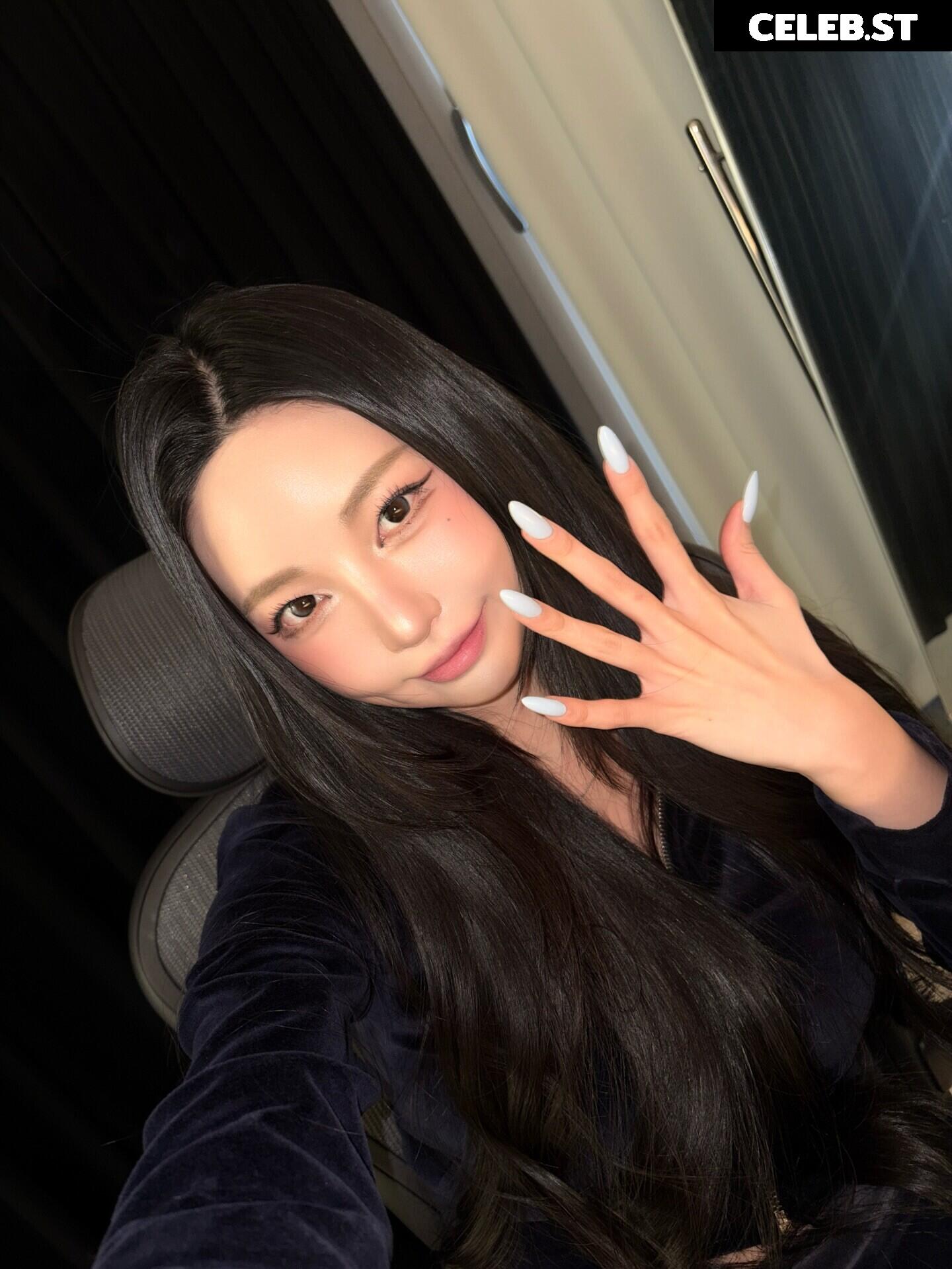 h___rvn | rvn1015 | 동그란 | Dongeuran Image 24926316