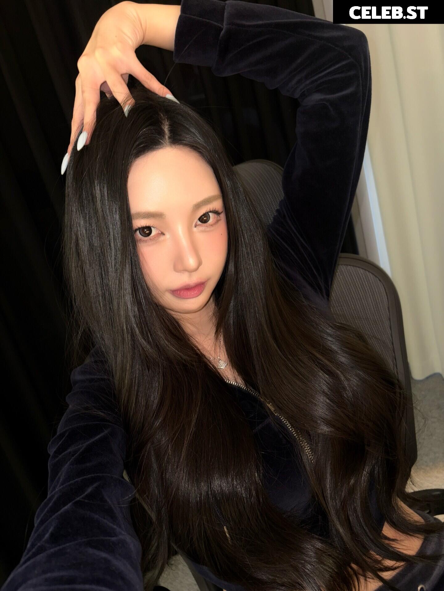 h___rvn | rvn1015 | 동그란 | Dongeuran Image 24926318