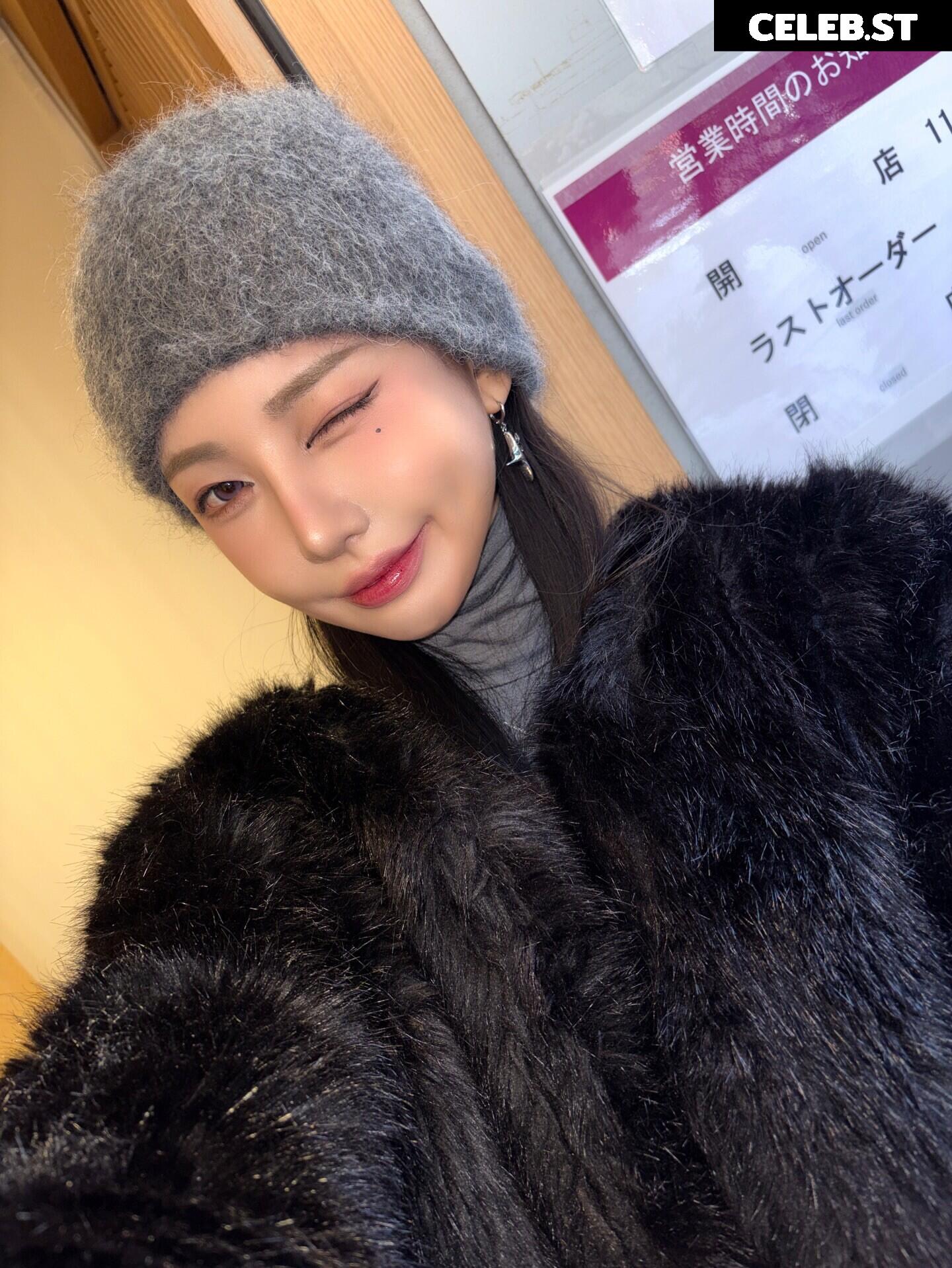 h___rvn | rvn1015 | 동그란 | Dongeuran Image 24926258