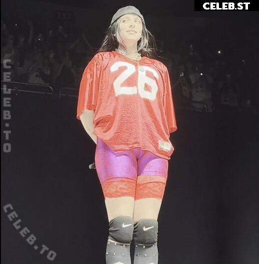 Billie Eilish Image 24875778