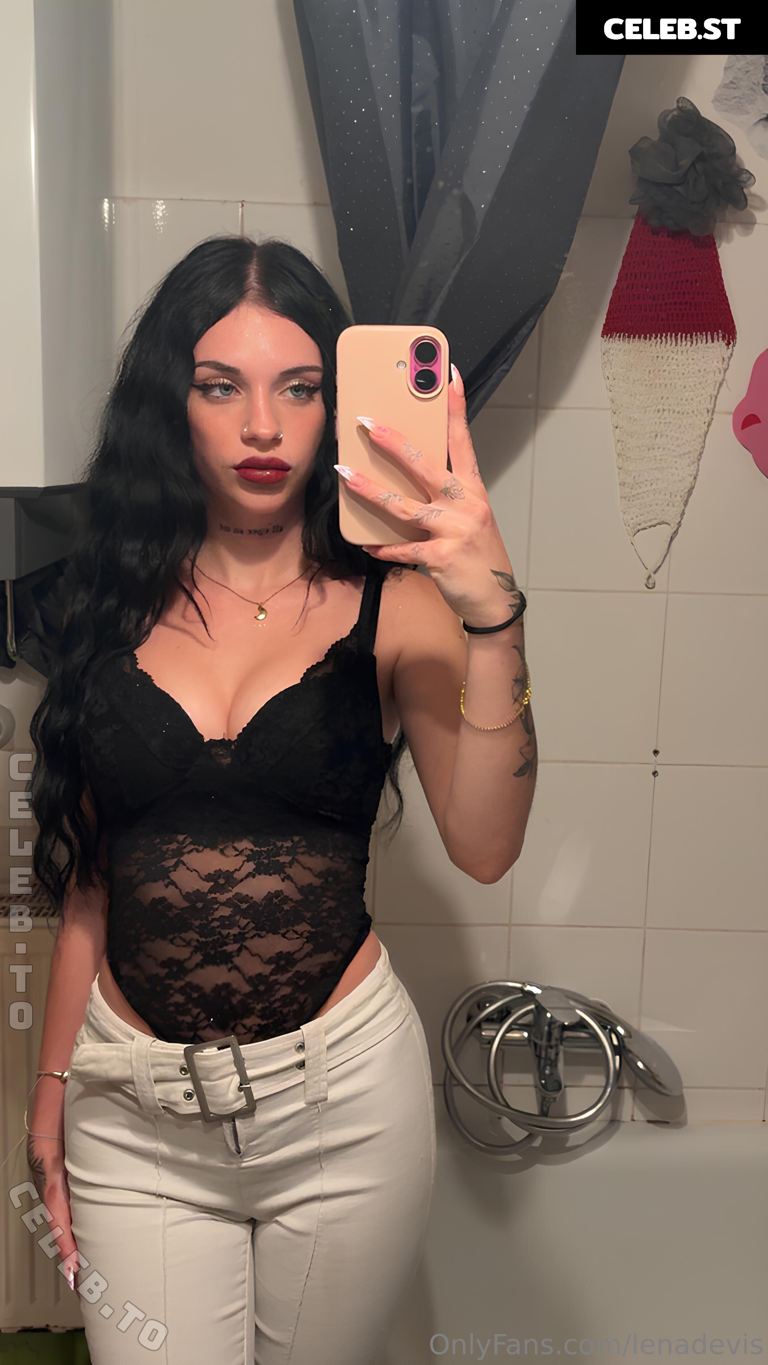 Lena Devis Image 24872838