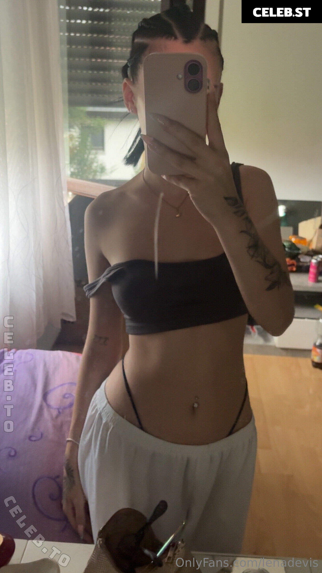 Lena Devis Image 24872700