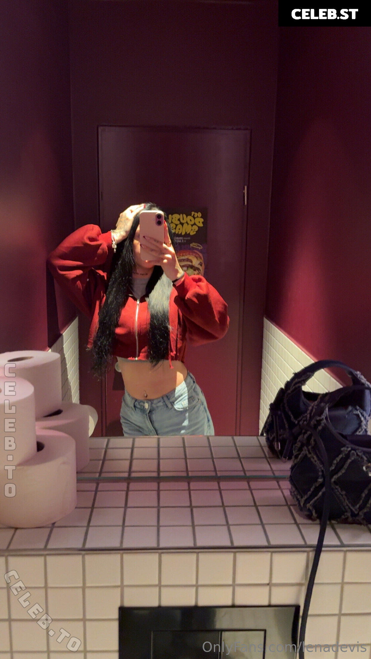 Lena Devis Image 24872600