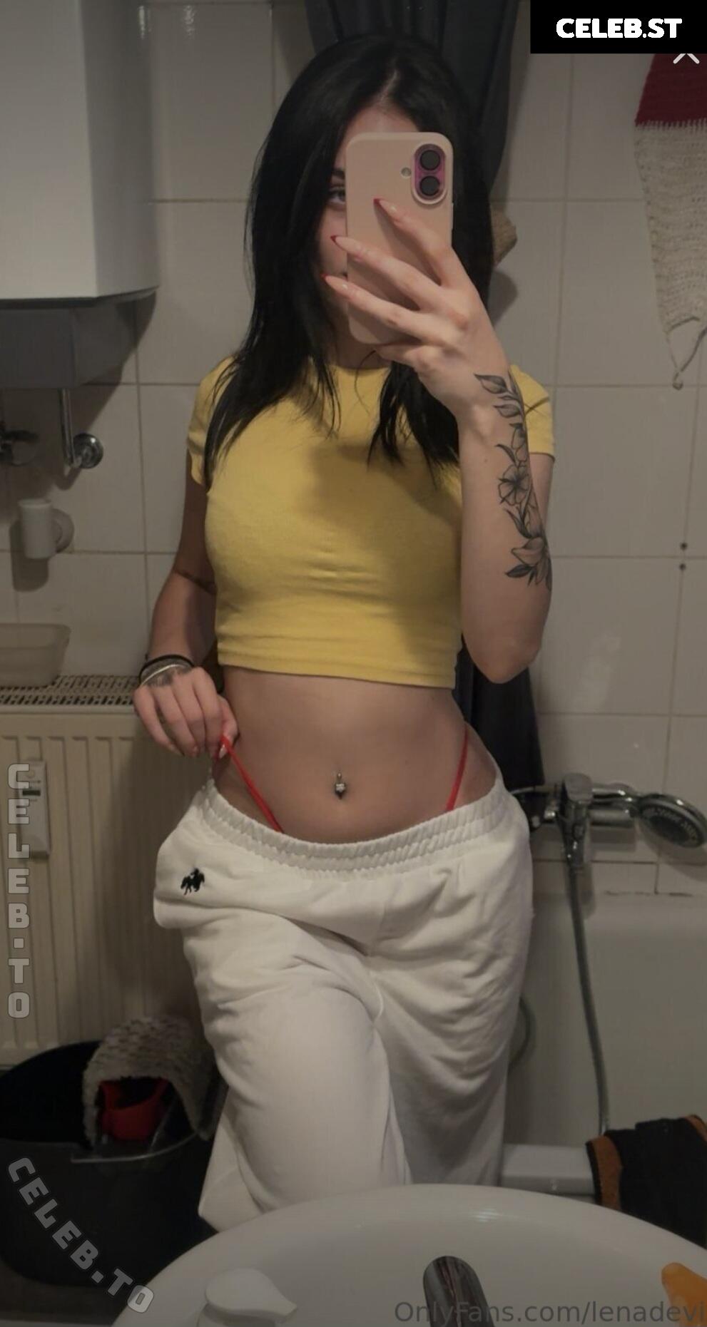 Lena Devis Image 24872634