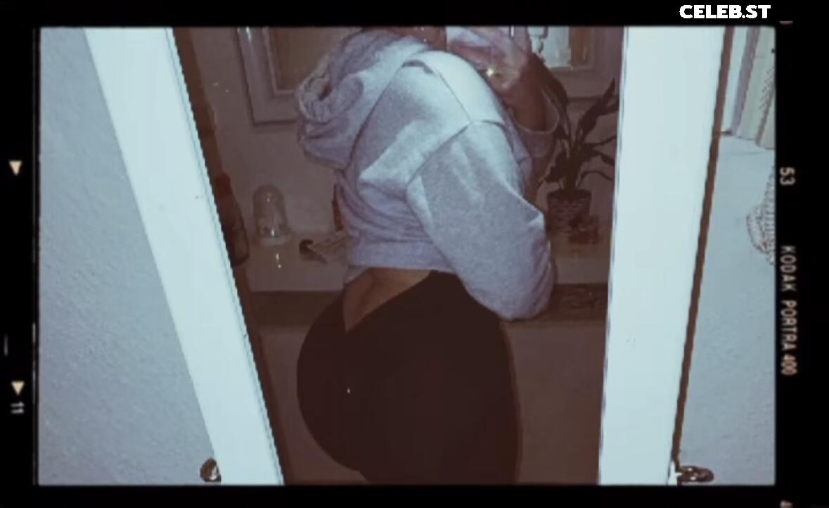 Badbxnny Image 2488557