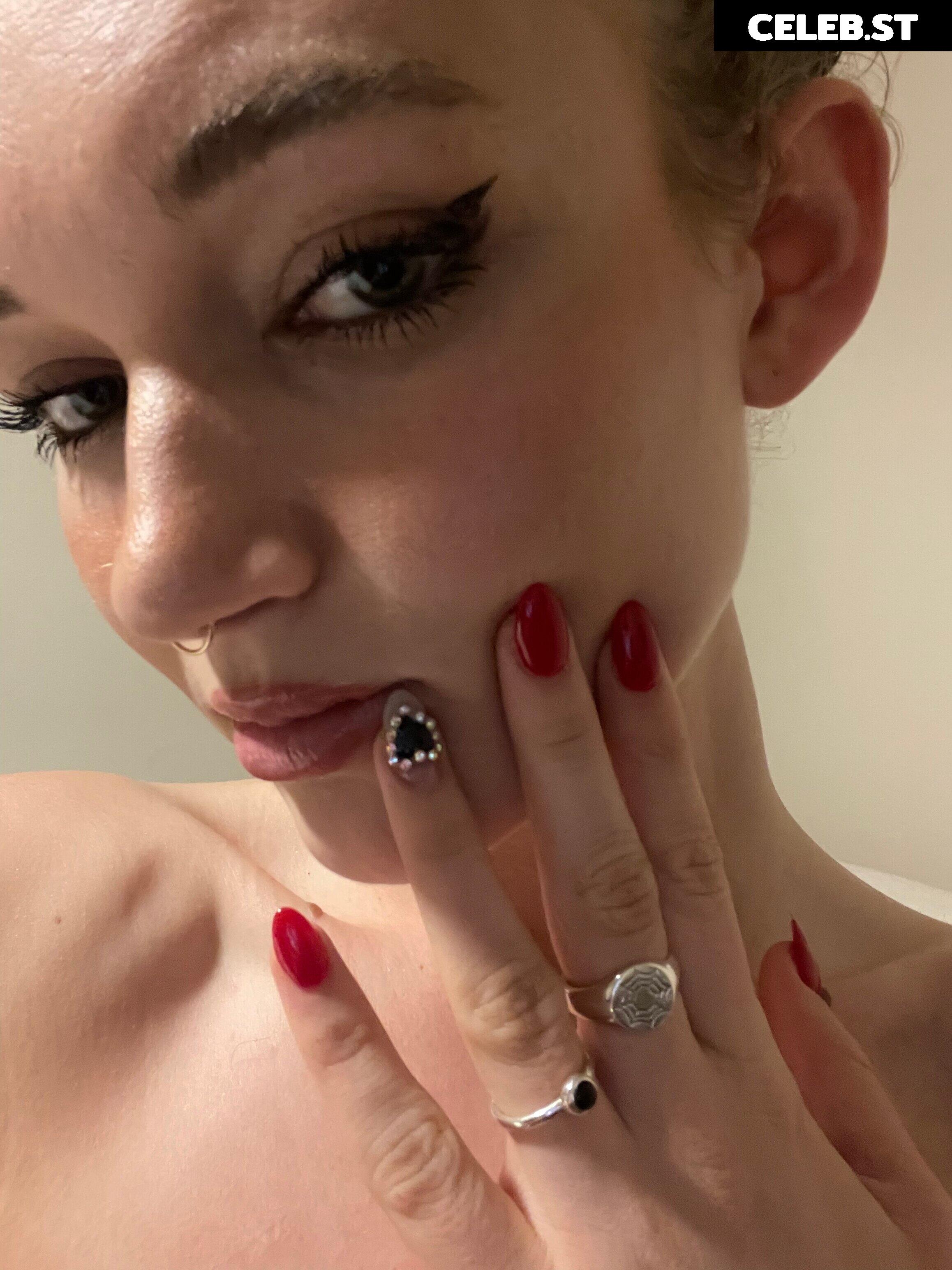 Madi Ruve Image 2476608