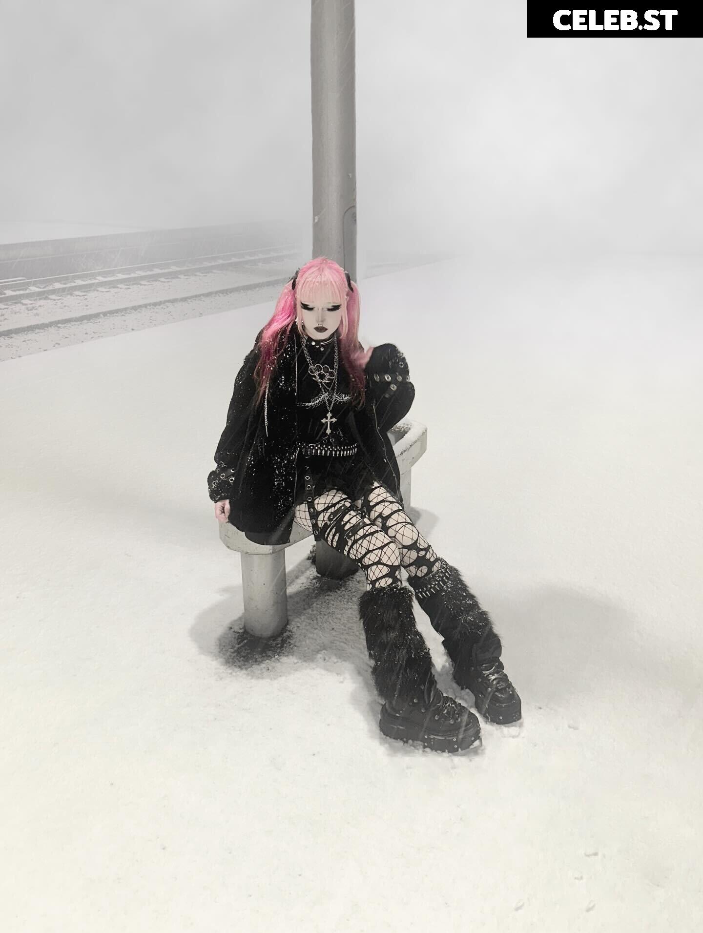 Blxxdy.Marie | StrawberryMilkshakeCos Image 24769952