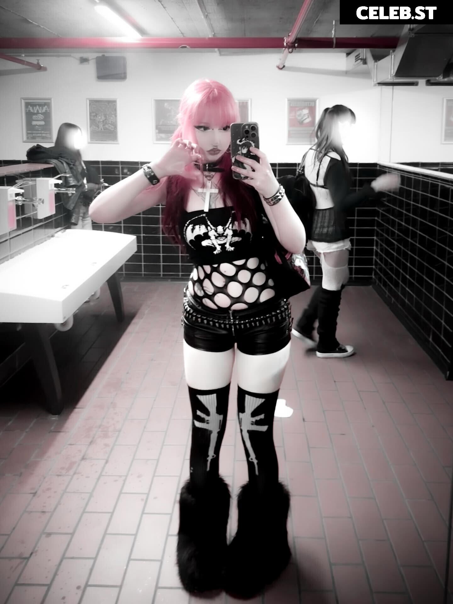 Blxxdy.Marie | StrawberryMilkshakeCos Image 24769970
