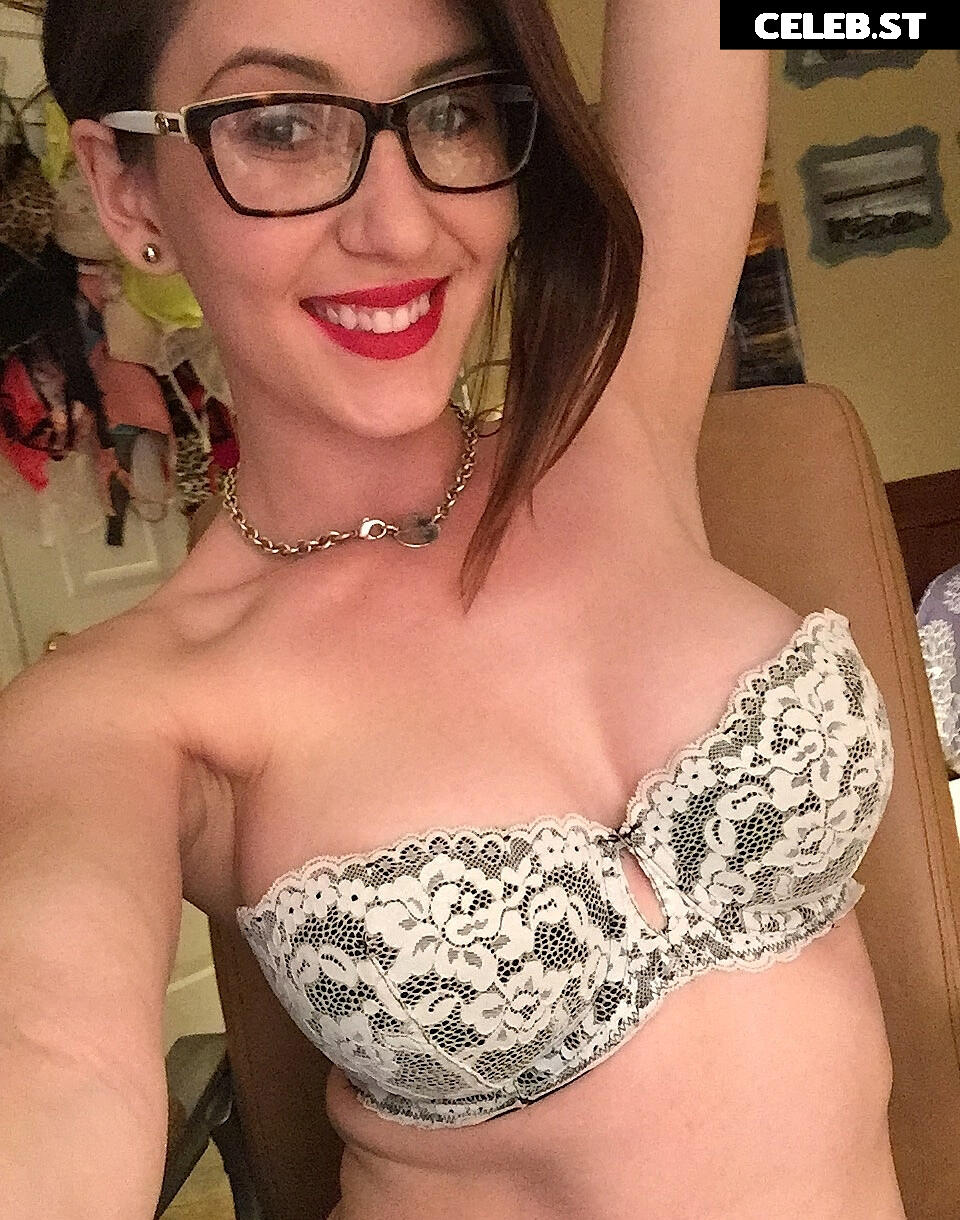 Amber Hahn Image 24777500