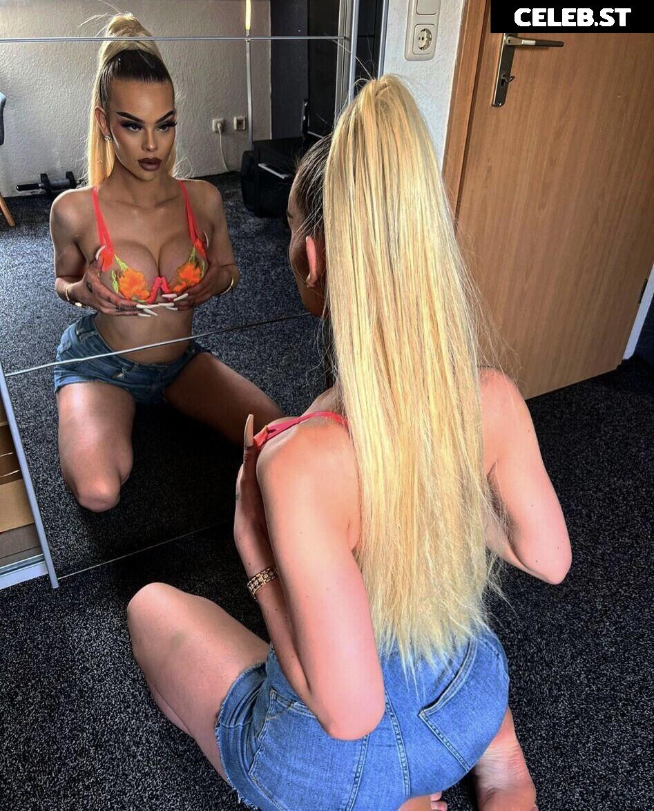 Shirin.Christians / Shirin_Christians German Trans Model Image 24727726