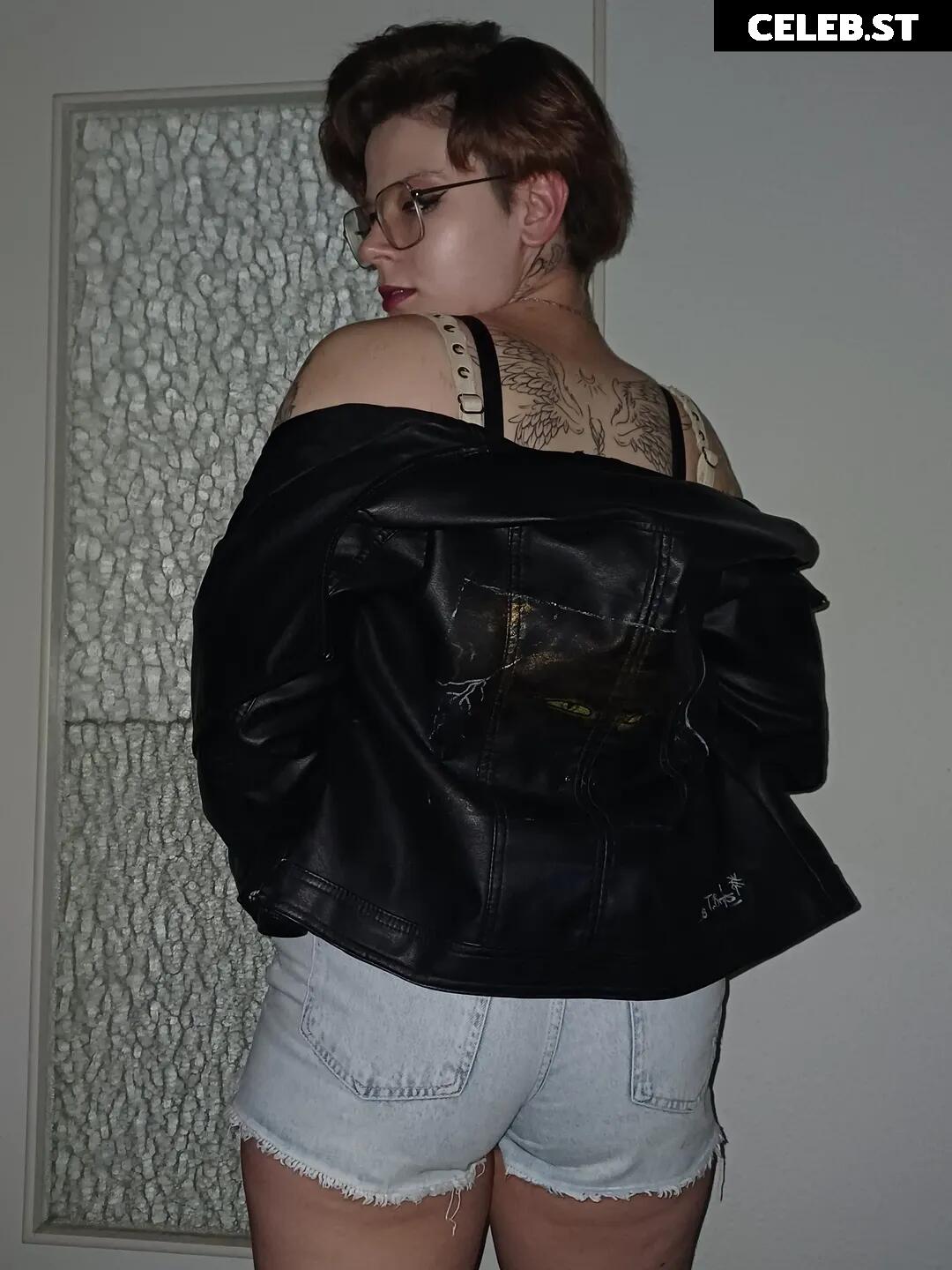 Glossygirl093 / Tanja Bryks Image 24726811