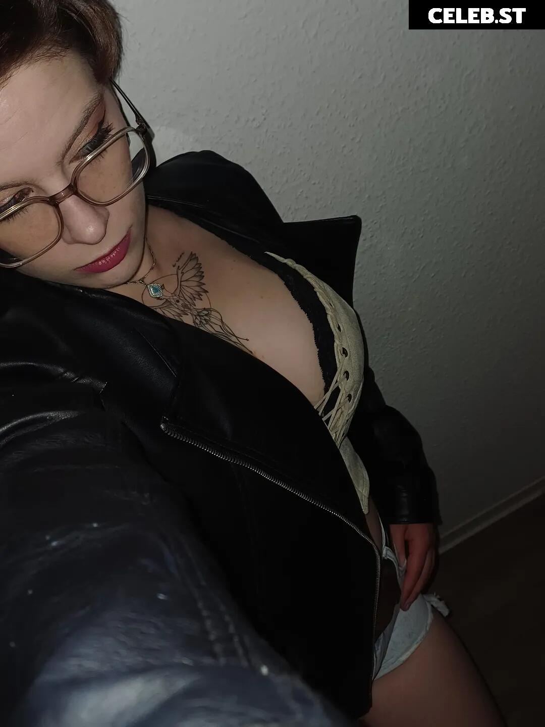 Glossygirl093 / Tanja Bryks Image 24726814