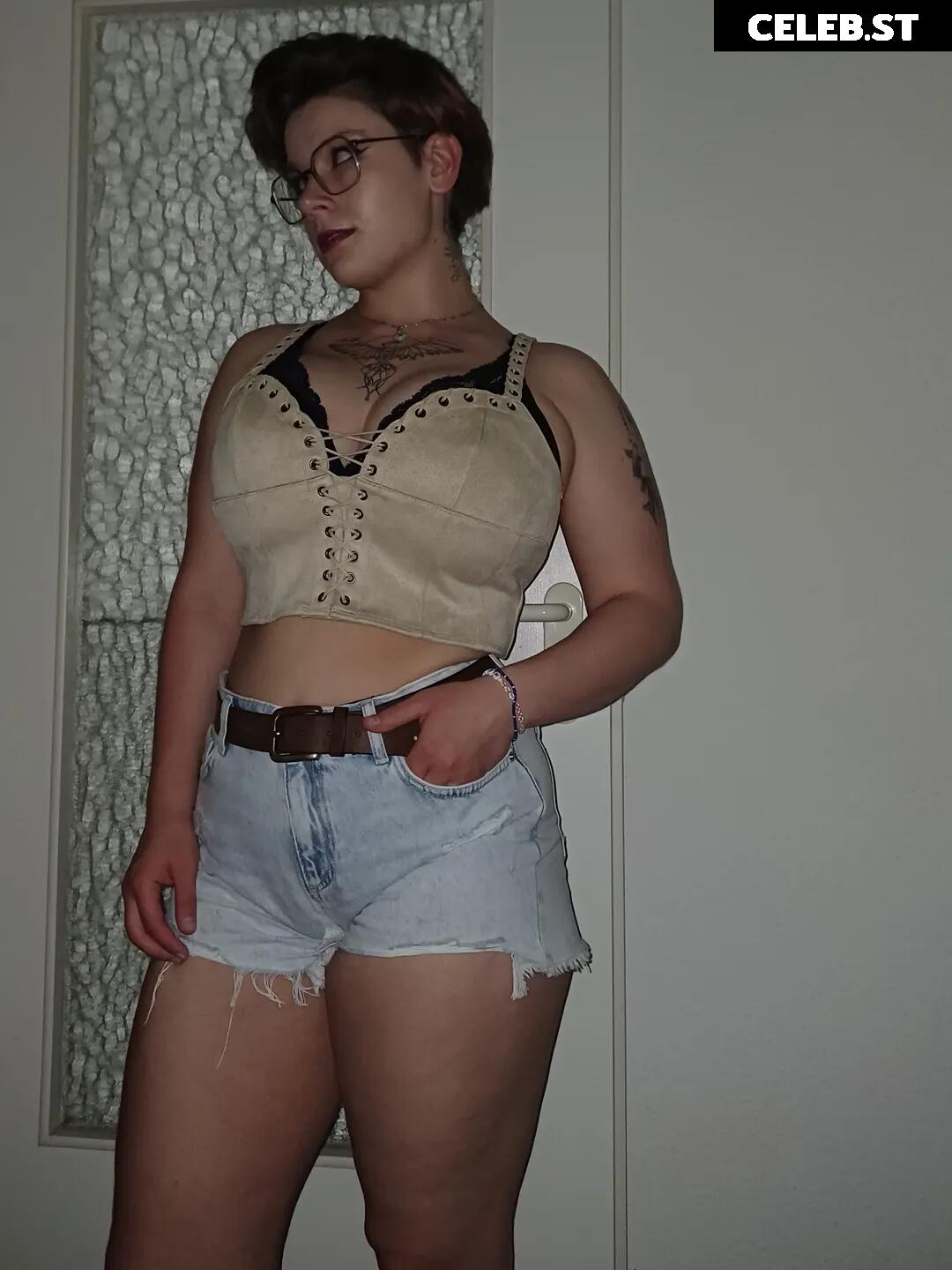 Glossygirl093 / Tanja Bryks Image 24726802