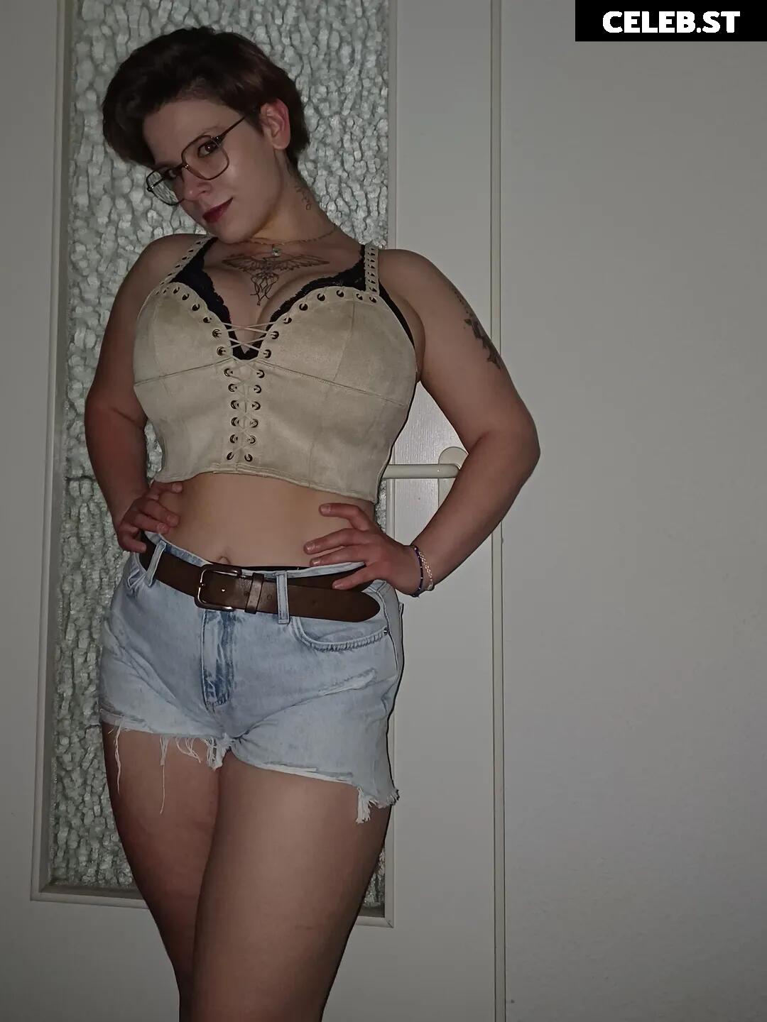 Glossygirl093 / Tanja Bryks Image 24726805