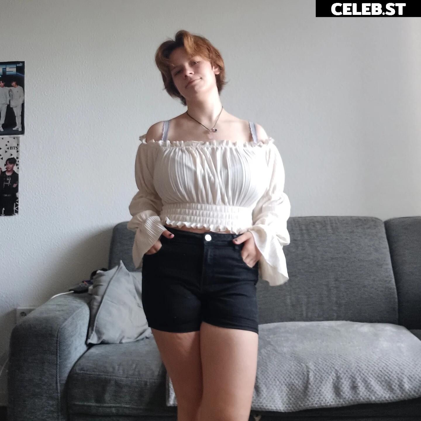 Glossygirl093 / Tanja Bryks Image 24726787