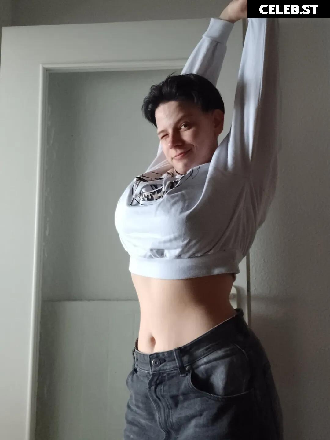 Glossygirl093 / Tanja Bryks Image 24726726