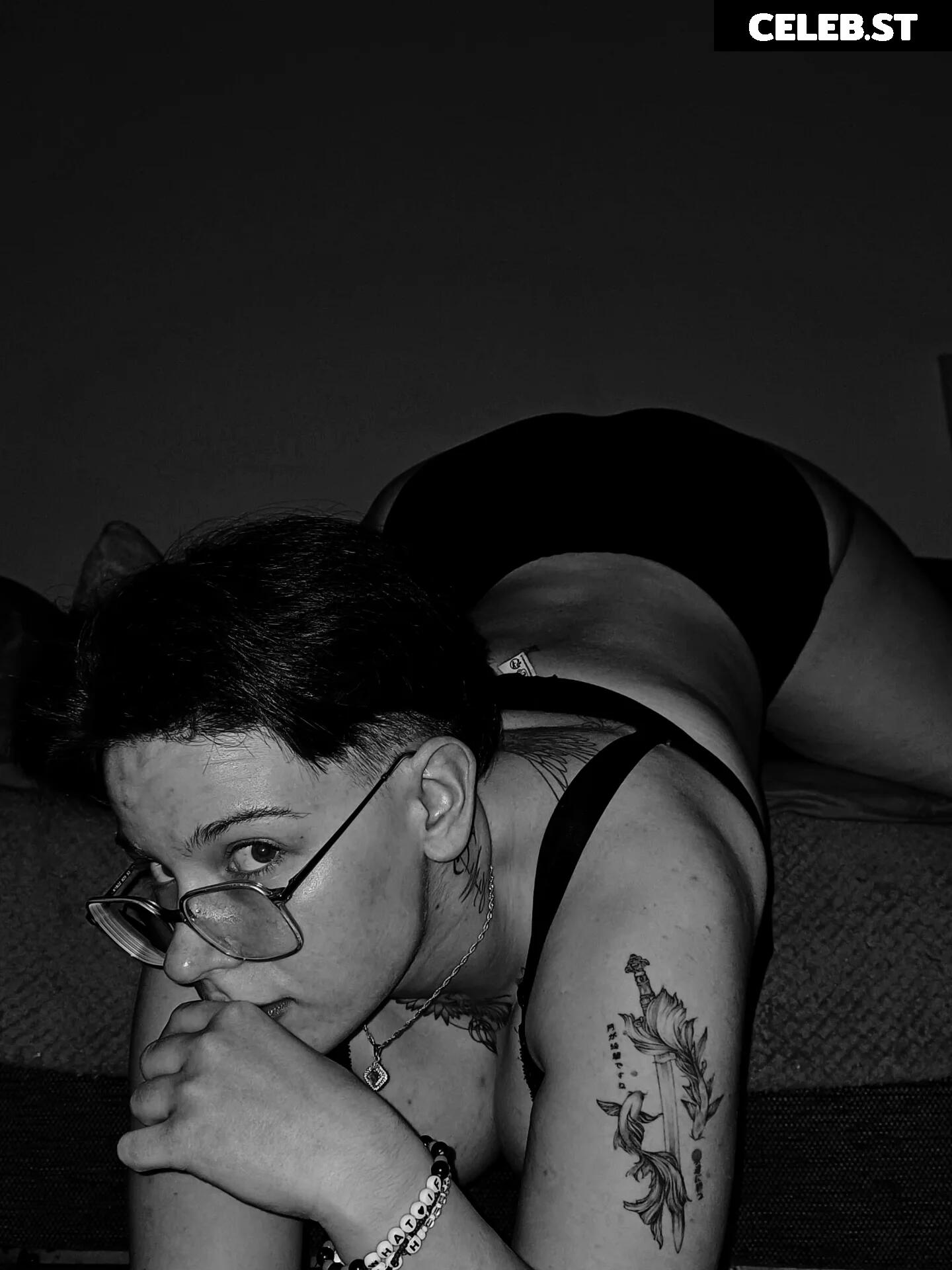 Glossygirl093 / Tanja Bryks Image 24726709