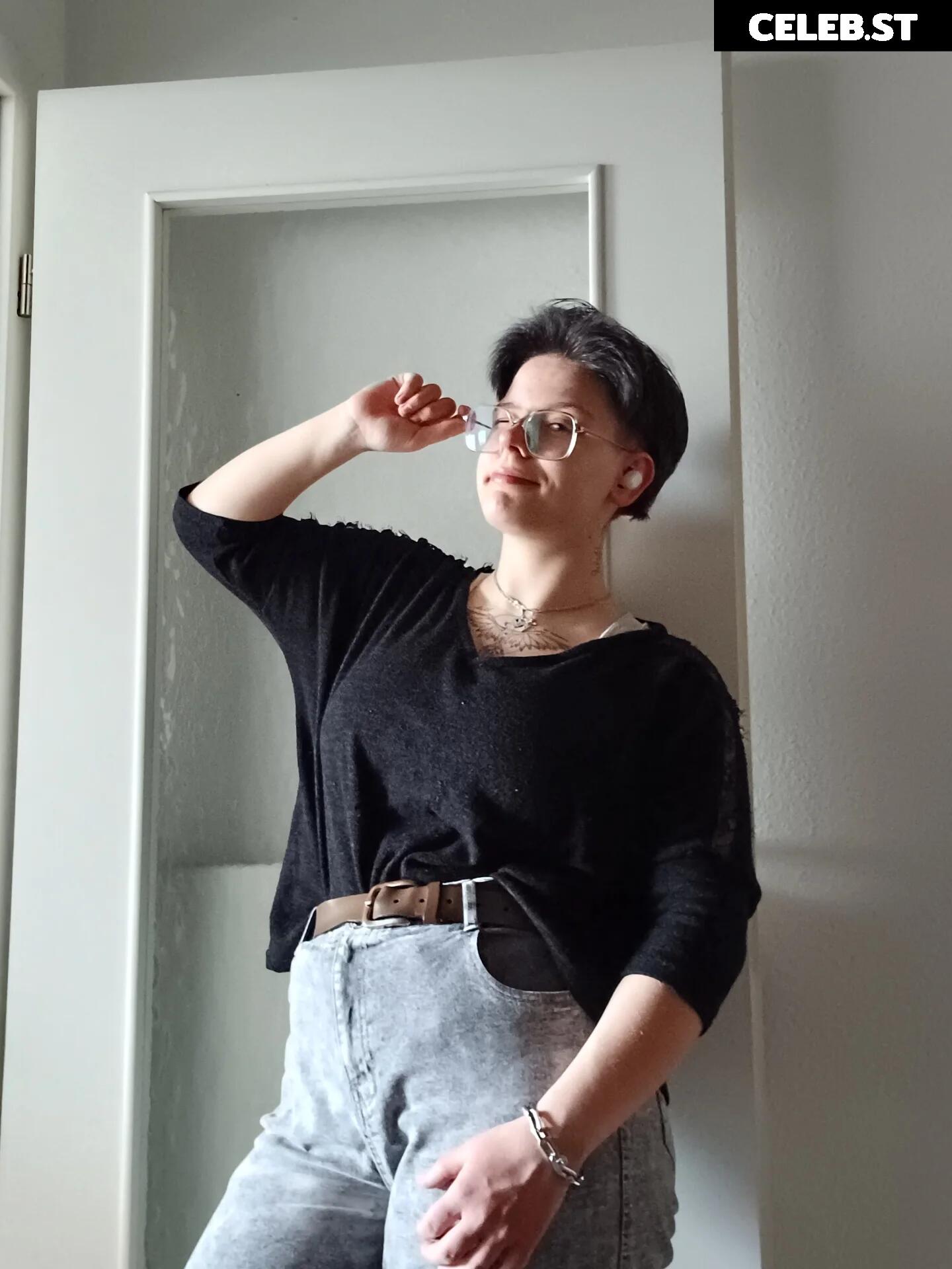 Glossygirl093 / Tanja Bryks Image 24726746