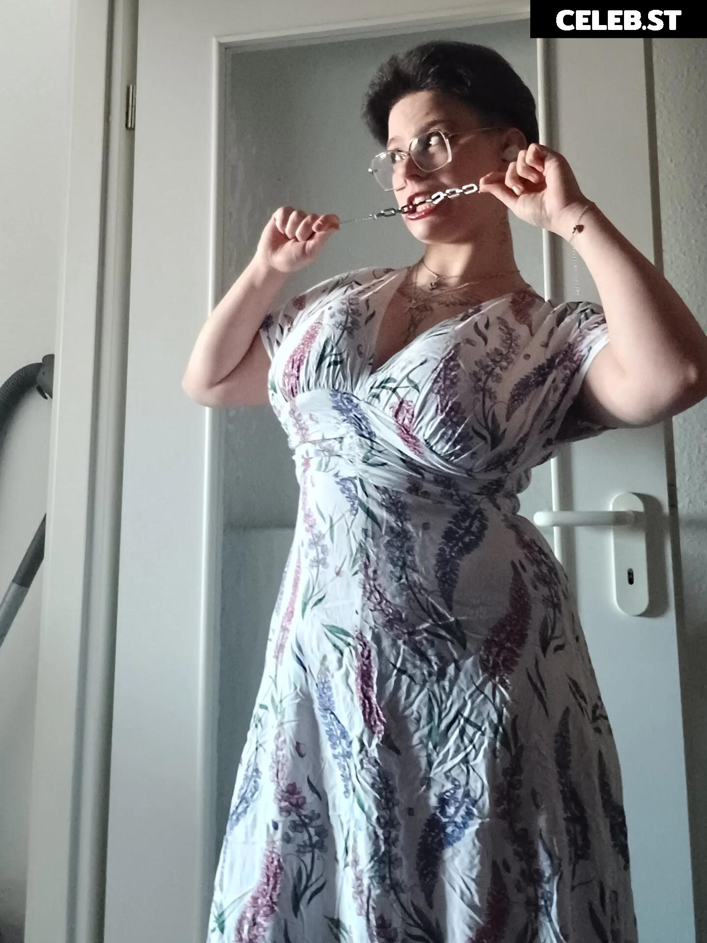 Glossygirl093 / Tanja Bryks Image 24726749