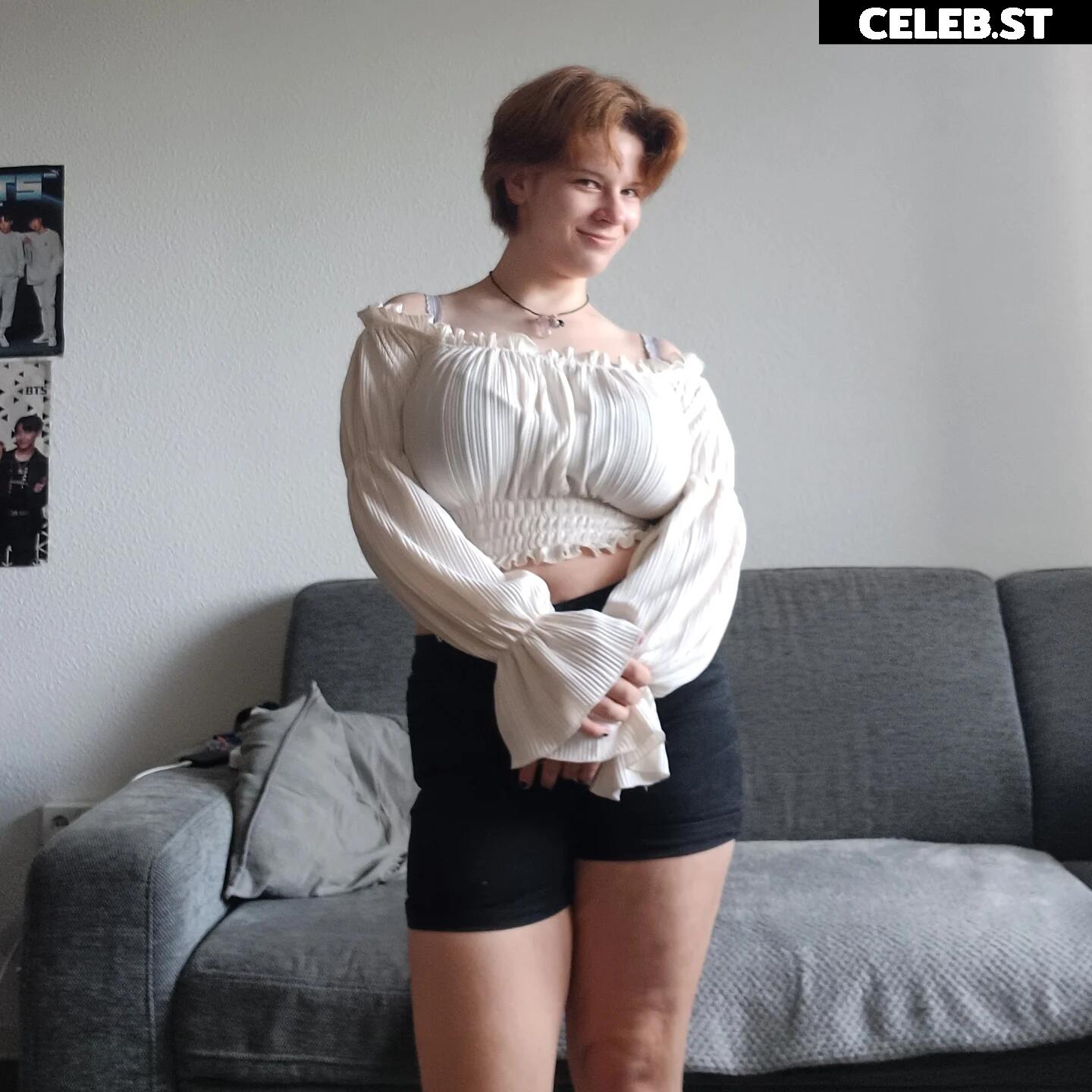 Glossygirl093 / Tanja Bryks Image 24726778
