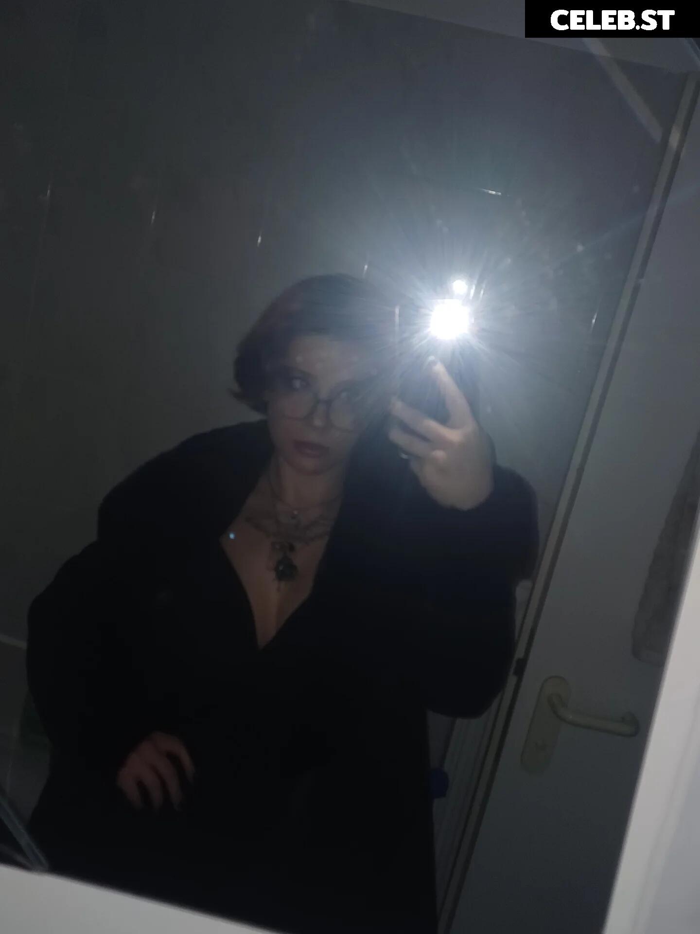 Glossygirl093 / Tanja Bryks Image 24726682