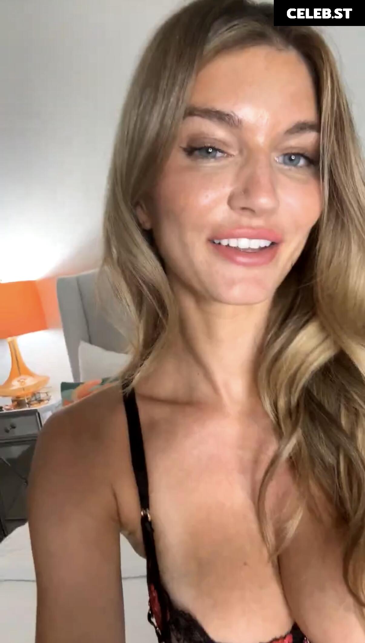 Hayley Maxfield Image 24789739