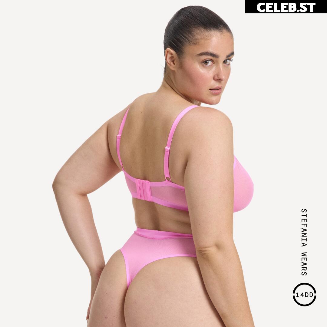 Stefania Ferrario Image 24654938