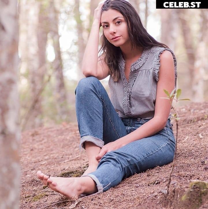 Manuela Velez (@manuelavlz_) Image 24678621