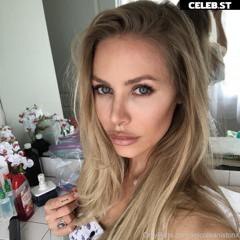 Nicole Aniston Image 2464042