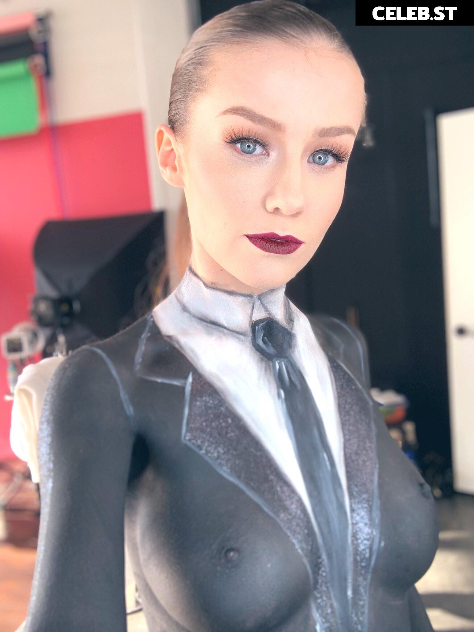 Emily Bloom Image 24614818