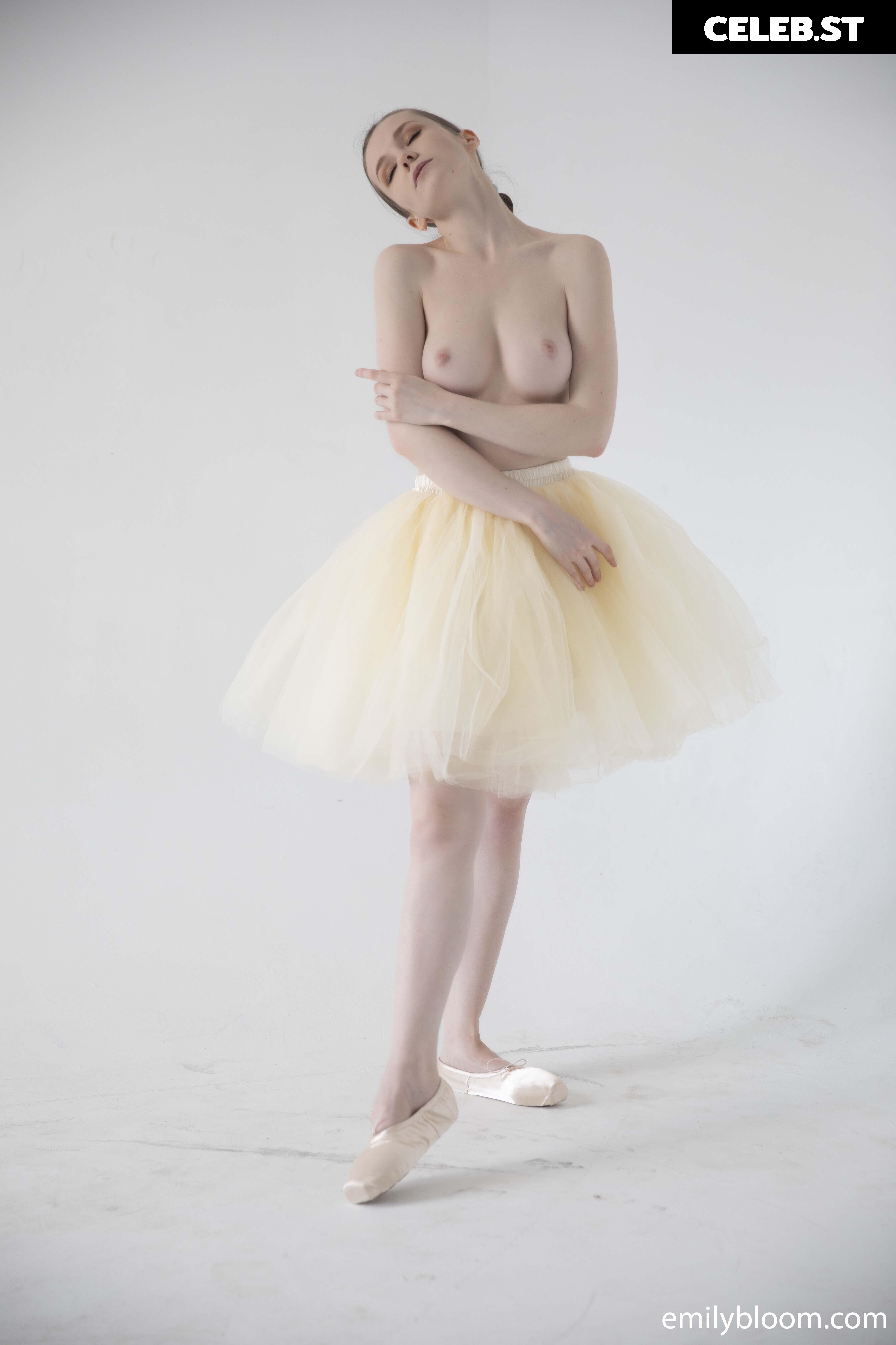 Emily Bloom Image 24616833