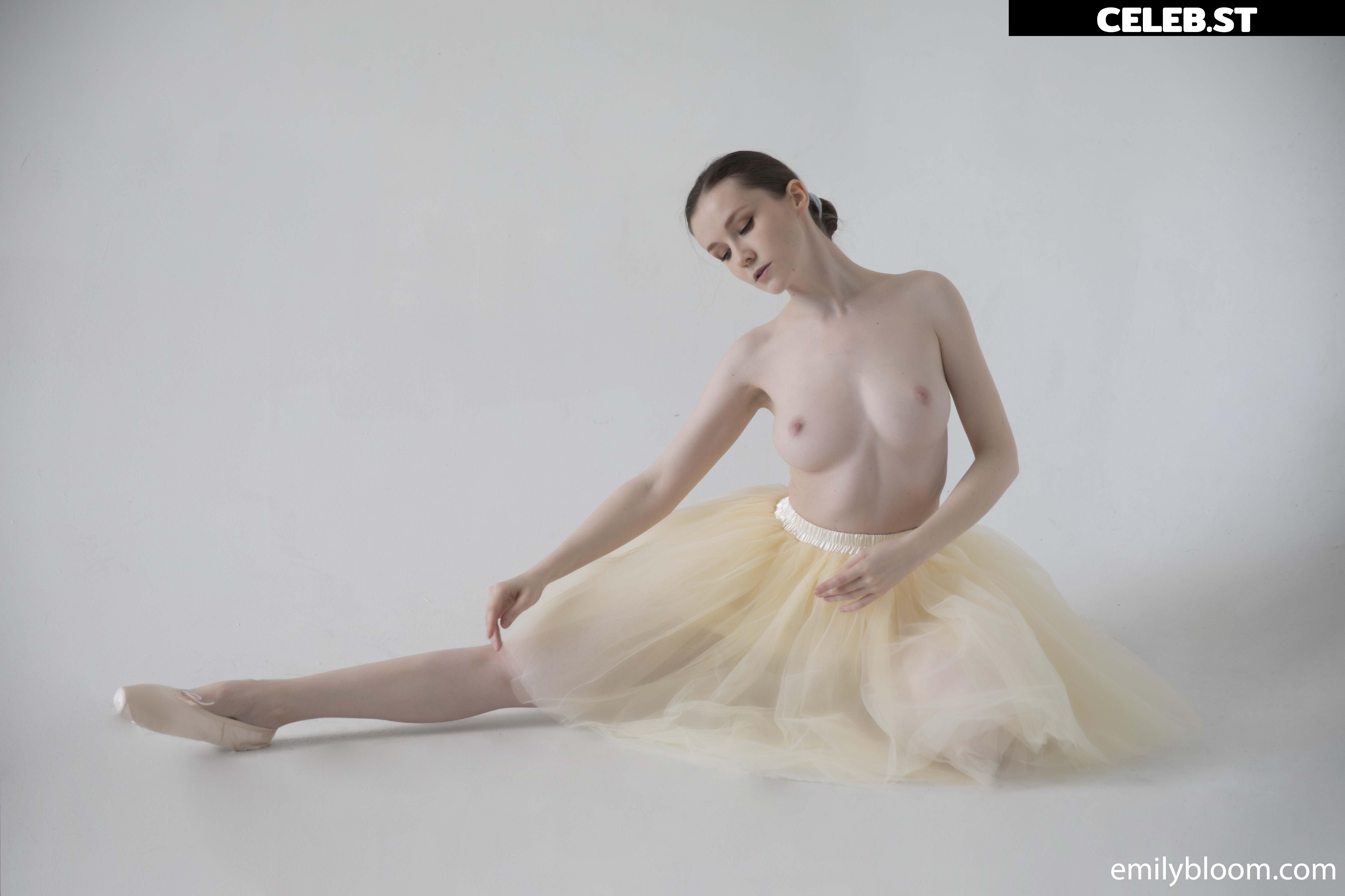 Emily Bloom Image 24616837