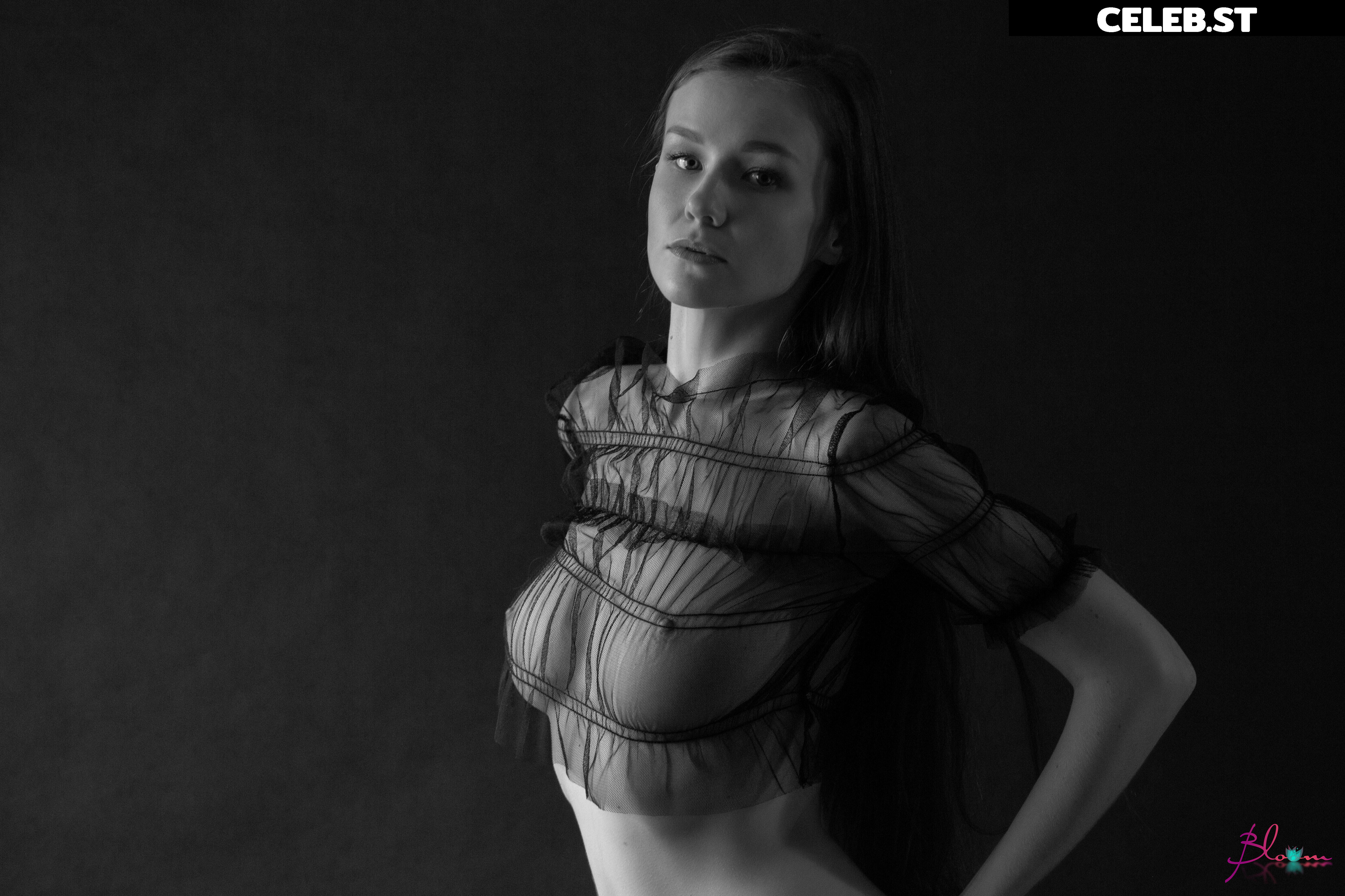 Emily Bloom Image 24623388